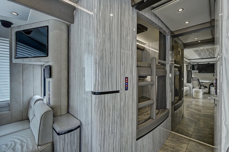 Used 2017 Newell 45 COACH QUAD-SLIDE OUT / 2020P PORSCHE DESIGN ADVANCED STYLING for sale Sold at Formula Imports in Charlotte NC 28227 24
