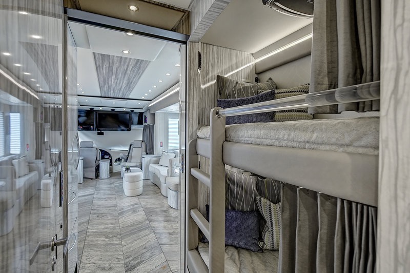 Used 2017 NEWELL 45' COACH QUAD-SLIDE OUT / 2020P PORSCHE DESIGN ADVANCED STYLING for sale Sold at Formula Imports in Charlotte NC 28227 26