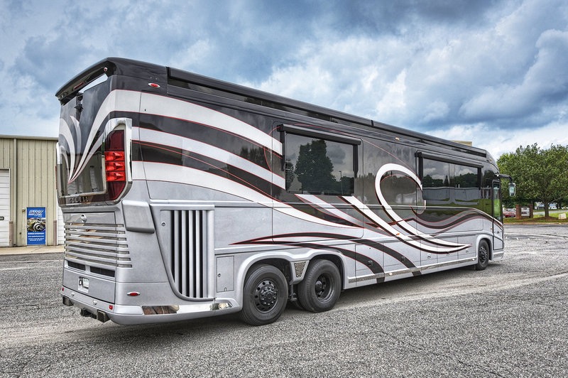 Used 2017 Newell 45 COACH QUAD-SLIDE OUT / 2020P PORSCHE DESIGN ADVANCED STYLING for sale Sold at Formula Imports in Charlotte NC 28227 3
