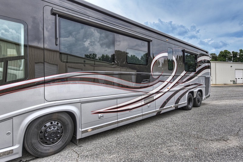 Used 2017 Newell 45 COACH QUAD-SLIDE OUT / 2020P PORSCHE DESIGN ADVANCED STYLING for sale Sold at Formula Imports in Charlotte NC 28227 4