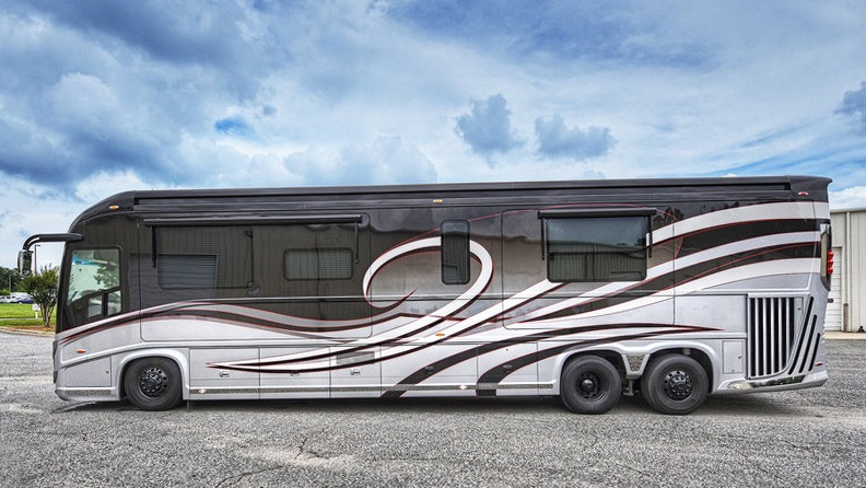 Used 2017 Newell 45 COACH QUAD-SLIDE OUT / 2020P PORSCHE DESIGN ADVANCED STYLING for sale Sold at Formula Imports in Charlotte NC 28227 1