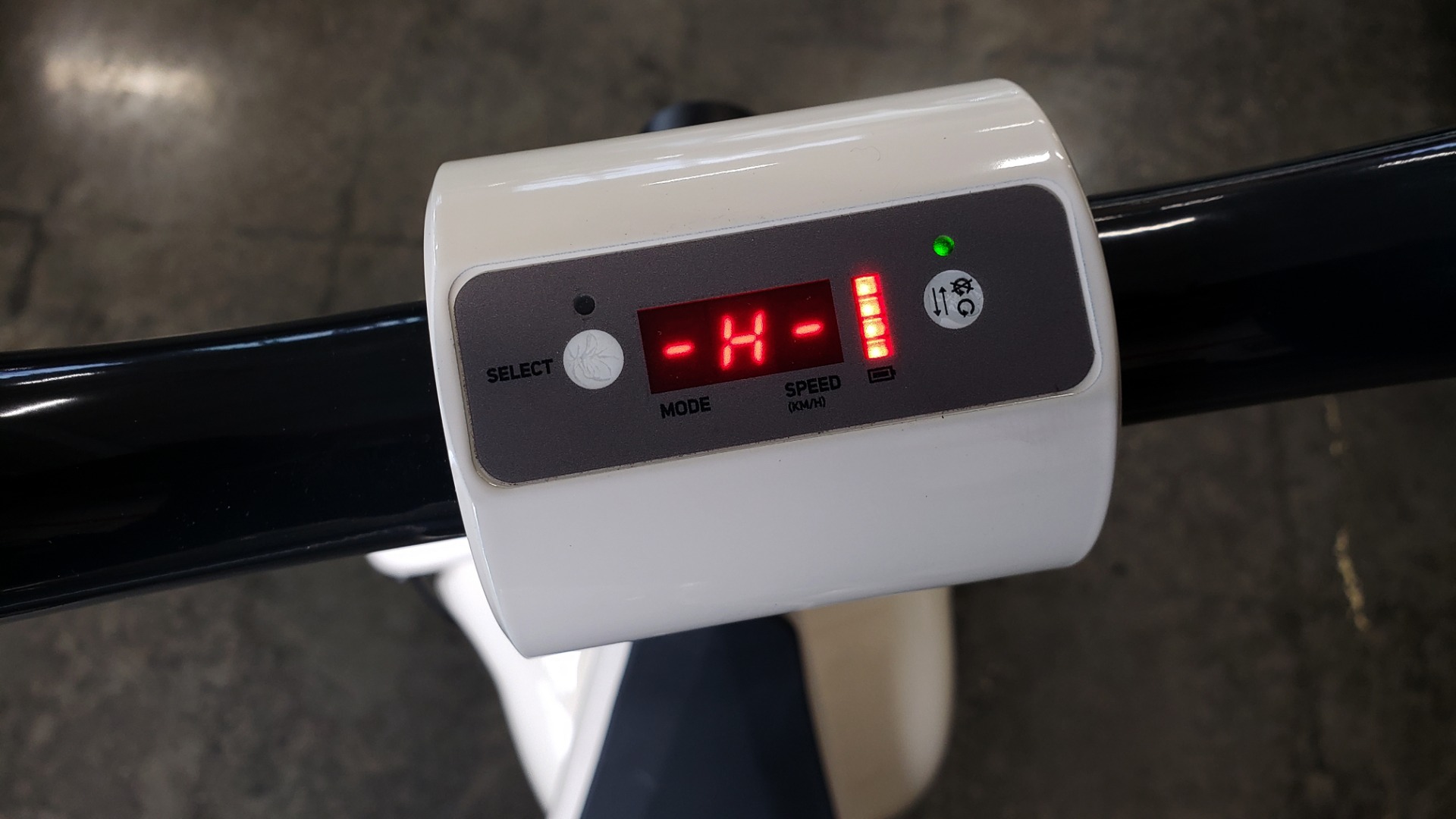 Used 2018 SCROOSER ELECTRIC SCOOTER SELF BALANCED / FOAM WHITE / 15.5 MPH / 34 MI RANGE for sale Sold at Formula Imports in Charlotte NC 28227 18