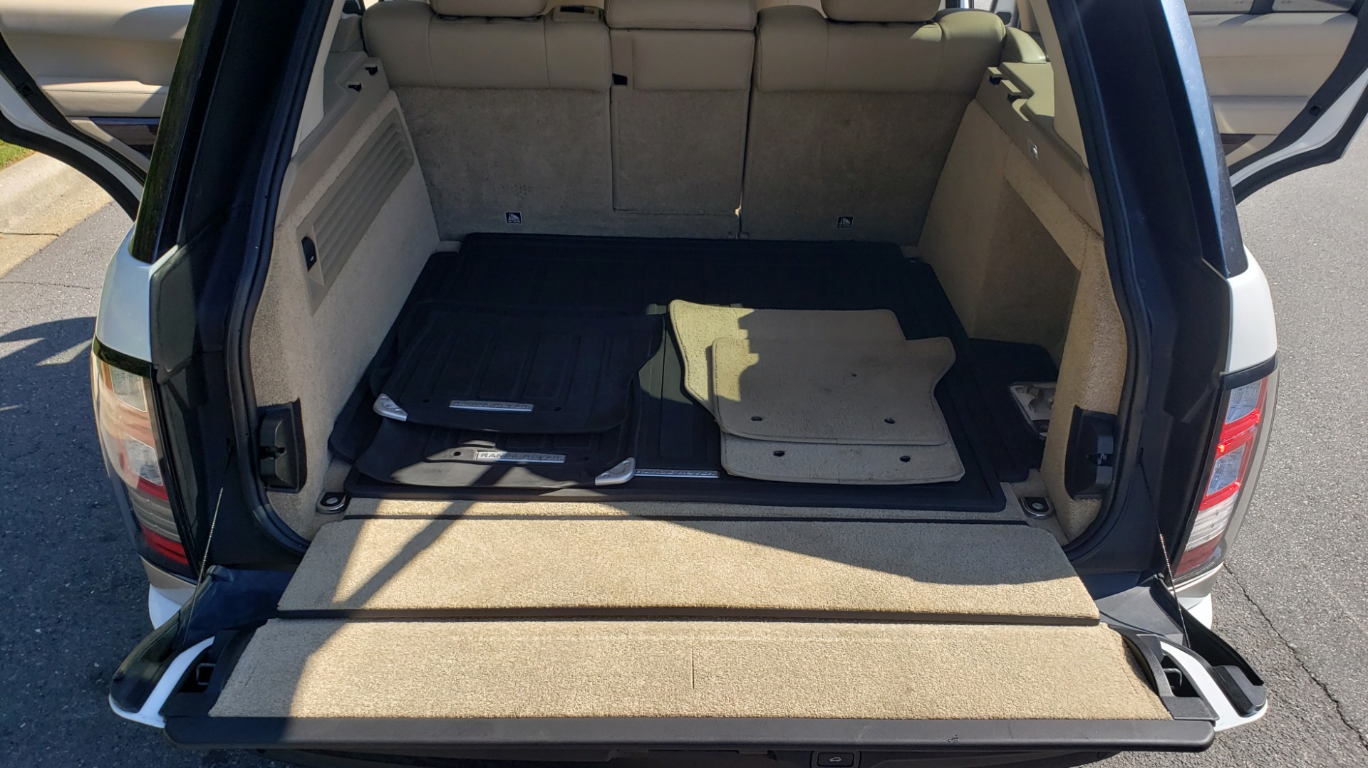 Used 2017 Land Rover RANGE ROVER SE / 4WD / SC V6 / NAV / DRIVE PKG / PANO-ROOF / REARVIEW for sale Sold at Formula Imports in Charlotte NC 28227 16