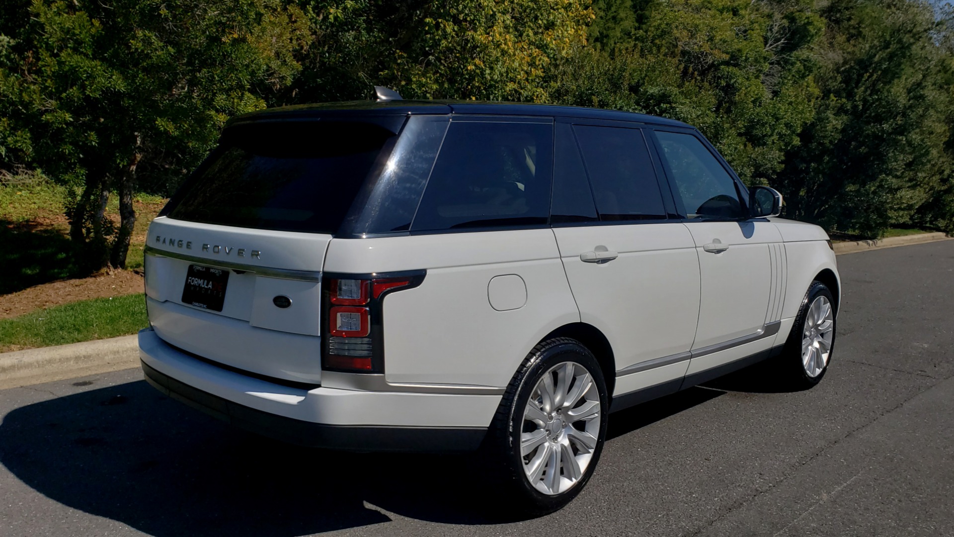 Used 2017 Land Rover RANGE ROVER SE / 4WD / SC V6 / NAV / DRIVE PKG / PANO-ROOF / REARVIEW for sale Sold at Formula Imports in Charlotte NC 28227 2
