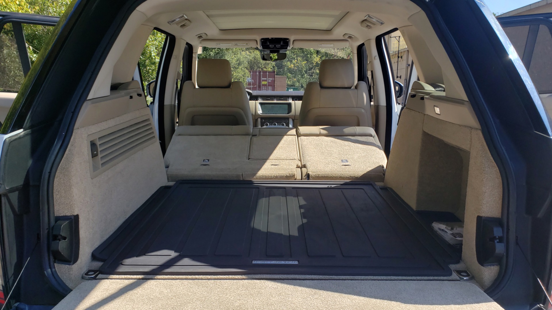 Used 2017 Land Rover RANGE ROVER SE / 4WD / SC V6 / NAV / DRIVE PKG / PANO-ROOF / REARVIEW for sale Sold at Formula Imports in Charlotte NC 28227 22