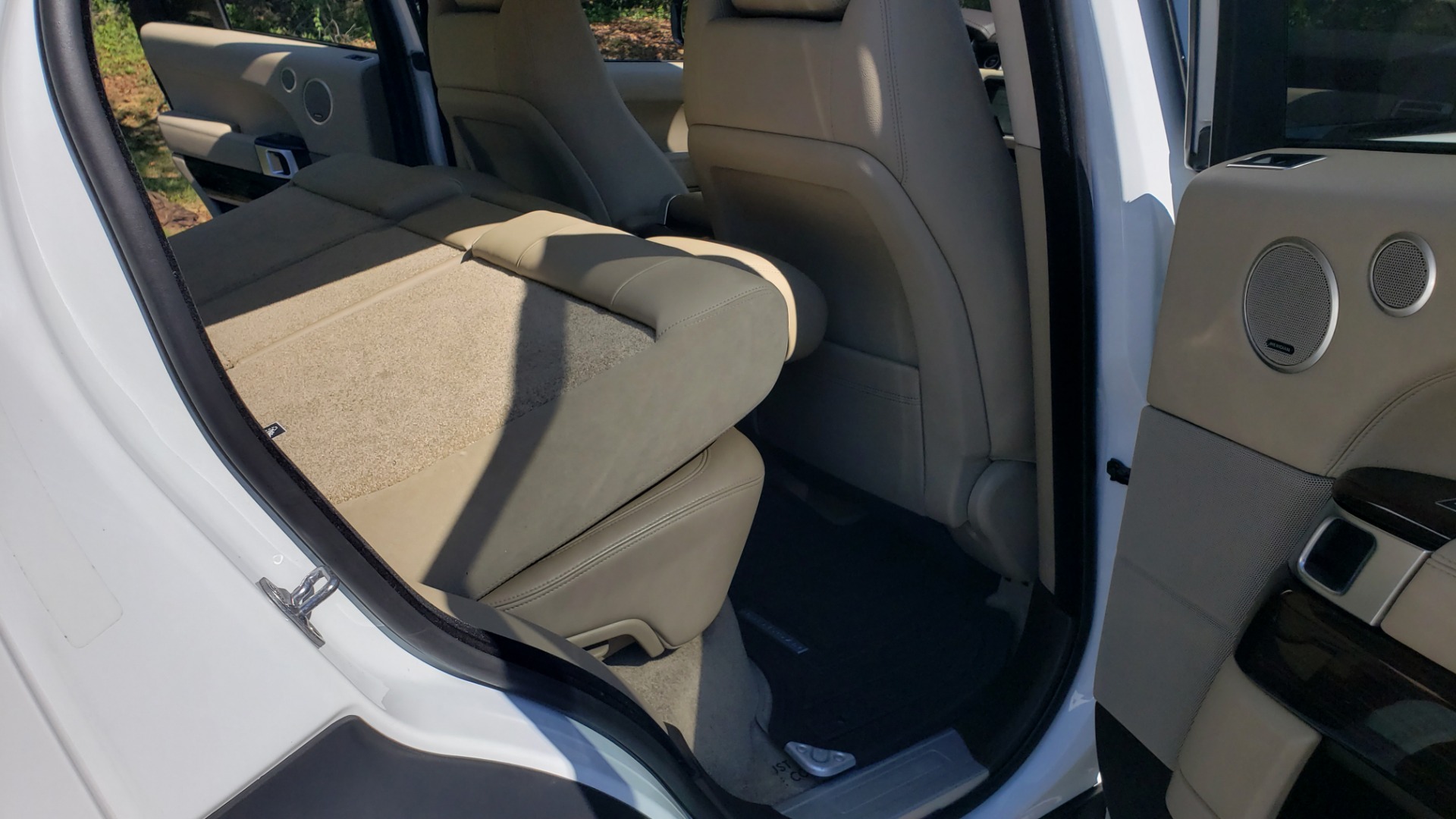 Used 2017 Land Rover RANGE ROVER SE / 4WD / SC V6 / NAV / DRIVE PKG / PANO-ROOF / REARVIEW for sale Sold at Formula Imports in Charlotte NC 28227 23