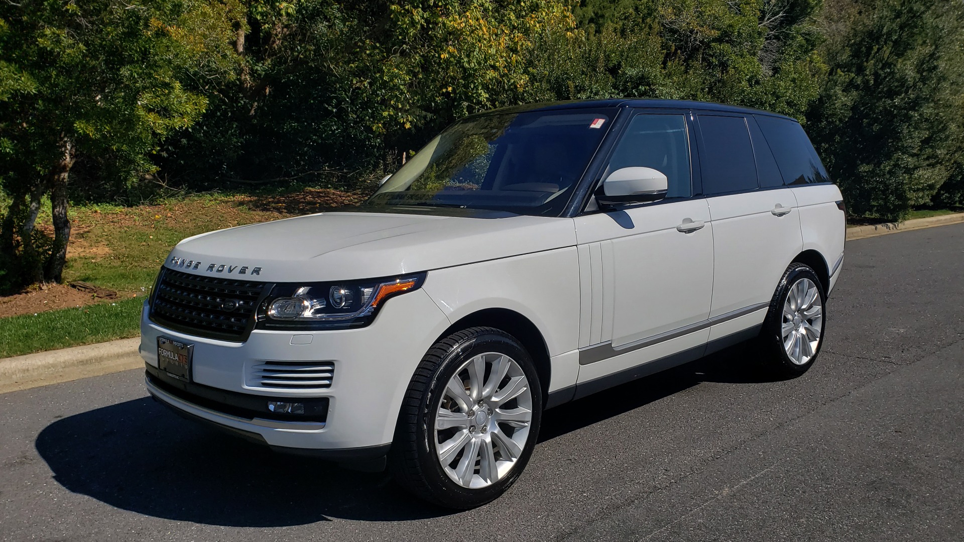 Used 2017 Land Rover RANGE ROVER SE / 4WD / SC V6 / NAV / DRIVE PKG / PANO-ROOF / REARVIEW for sale Sold at Formula Imports in Charlotte NC 28227 3