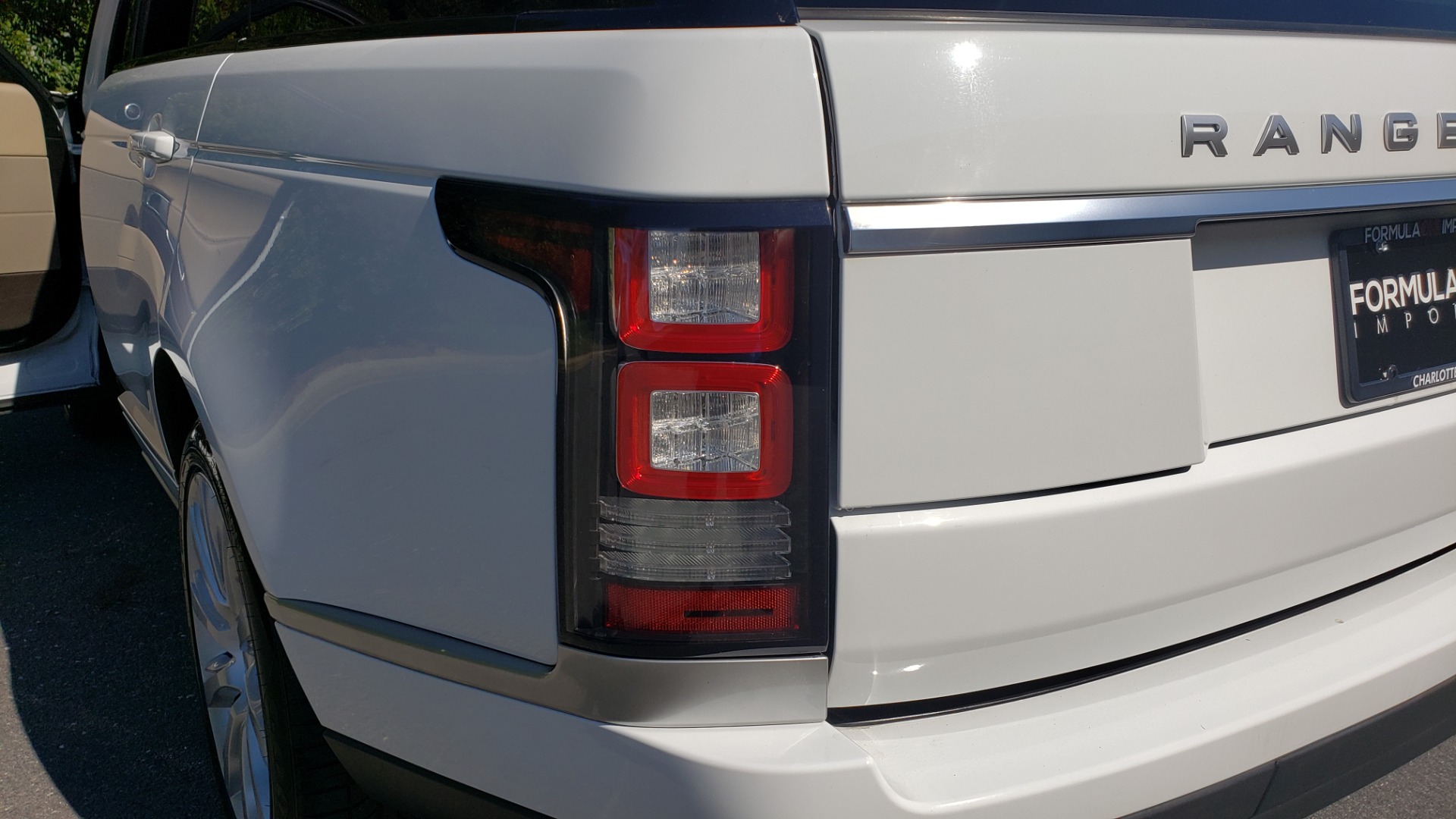 Used 2017 Land Rover RANGE ROVER SE / 4WD / SC V6 / NAV / DRIVE PKG / PANO-ROOF / REARVIEW for sale Sold at Formula Imports in Charlotte NC 28227 33