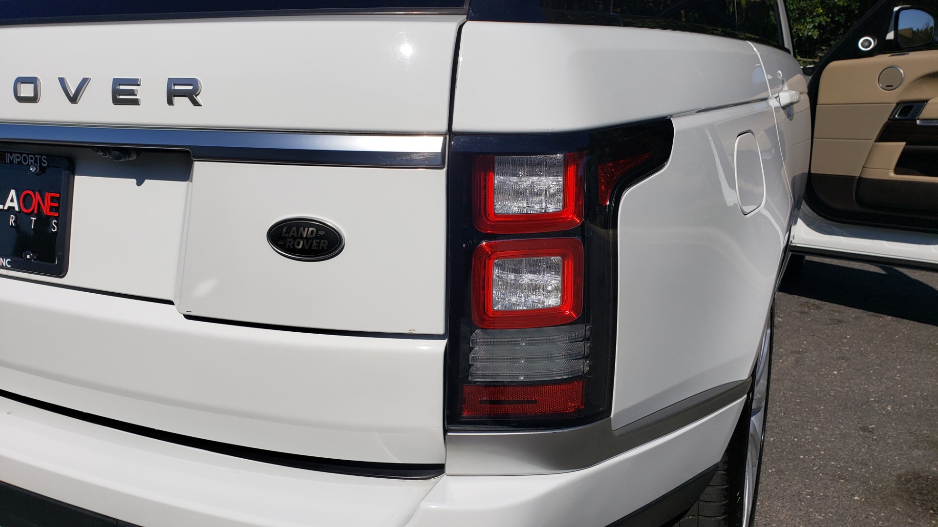 Used 2017 Land Rover RANGE ROVER SE / 4WD / SC V6 / NAV / DRIVE PKG / PANO-ROOF / REARVIEW for sale Sold at Formula Imports in Charlotte NC 28227 34