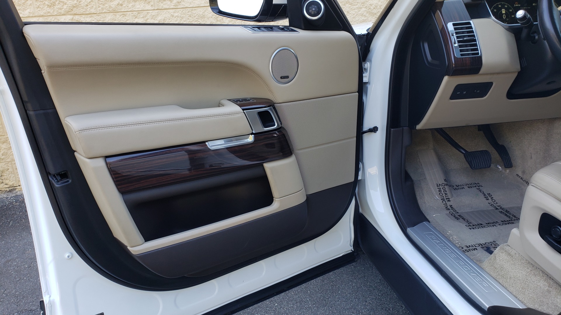 Used 2017 Land Rover RANGE ROVER SE / 4WD / SC V6 / NAV / DRIVE PKG / PANO-ROOF / REARVIEW for sale Sold at Formula Imports in Charlotte NC 28227 37