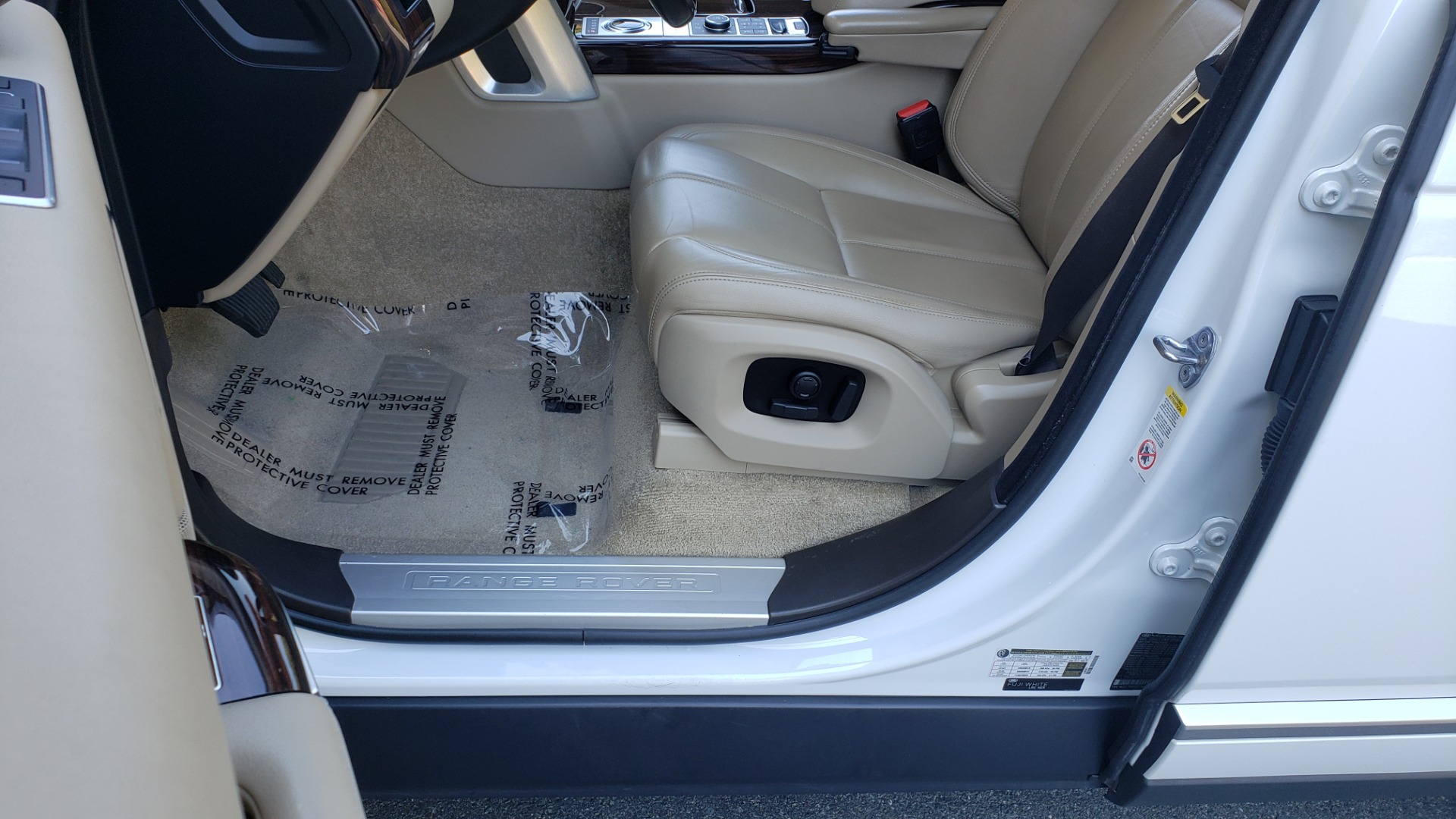 Used 2017 Land Rover RANGE ROVER SE / 4WD / SC V6 / NAV / DRIVE PKG / PANO-ROOF / REARVIEW for sale Sold at Formula Imports in Charlotte NC 28227 42