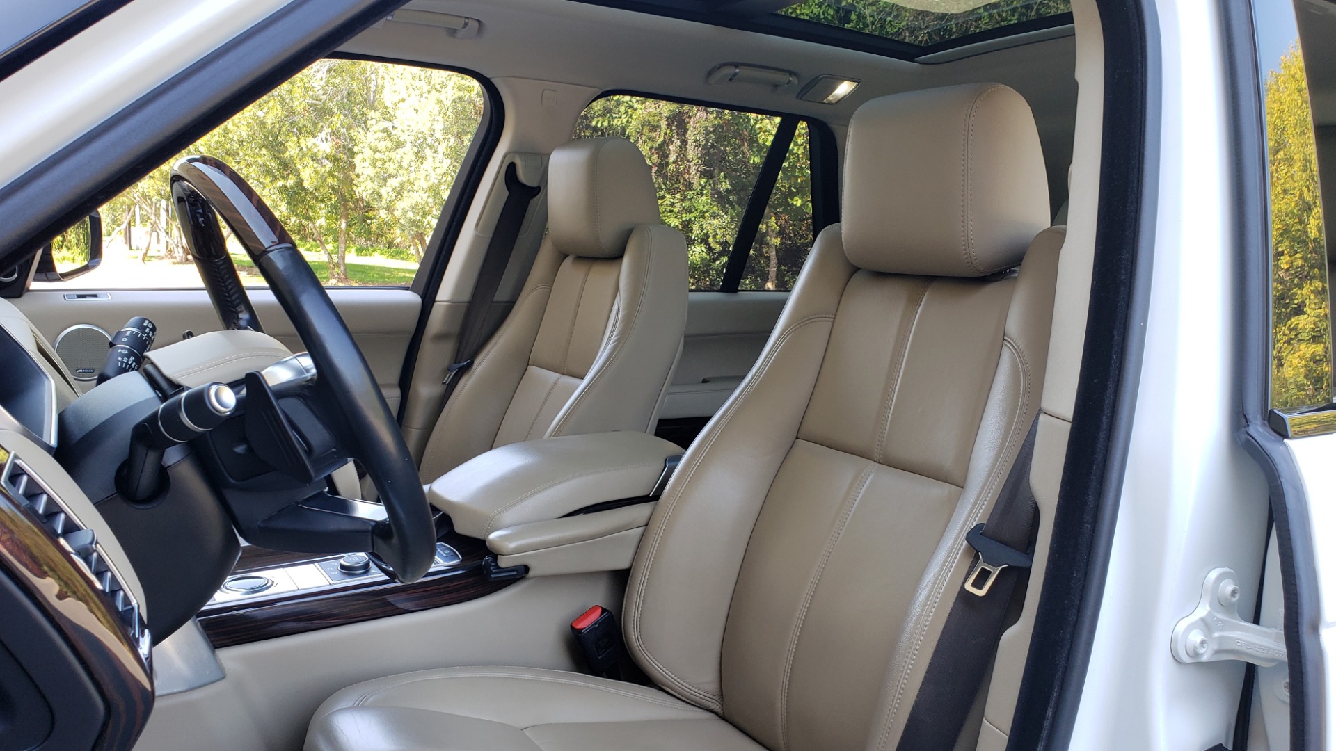 Used 2017 Land Rover RANGE ROVER SE / 4WD / SC V6 / NAV / DRIVE PKG / PANO-ROOF / REARVIEW for sale Sold at Formula Imports in Charlotte NC 28227 43