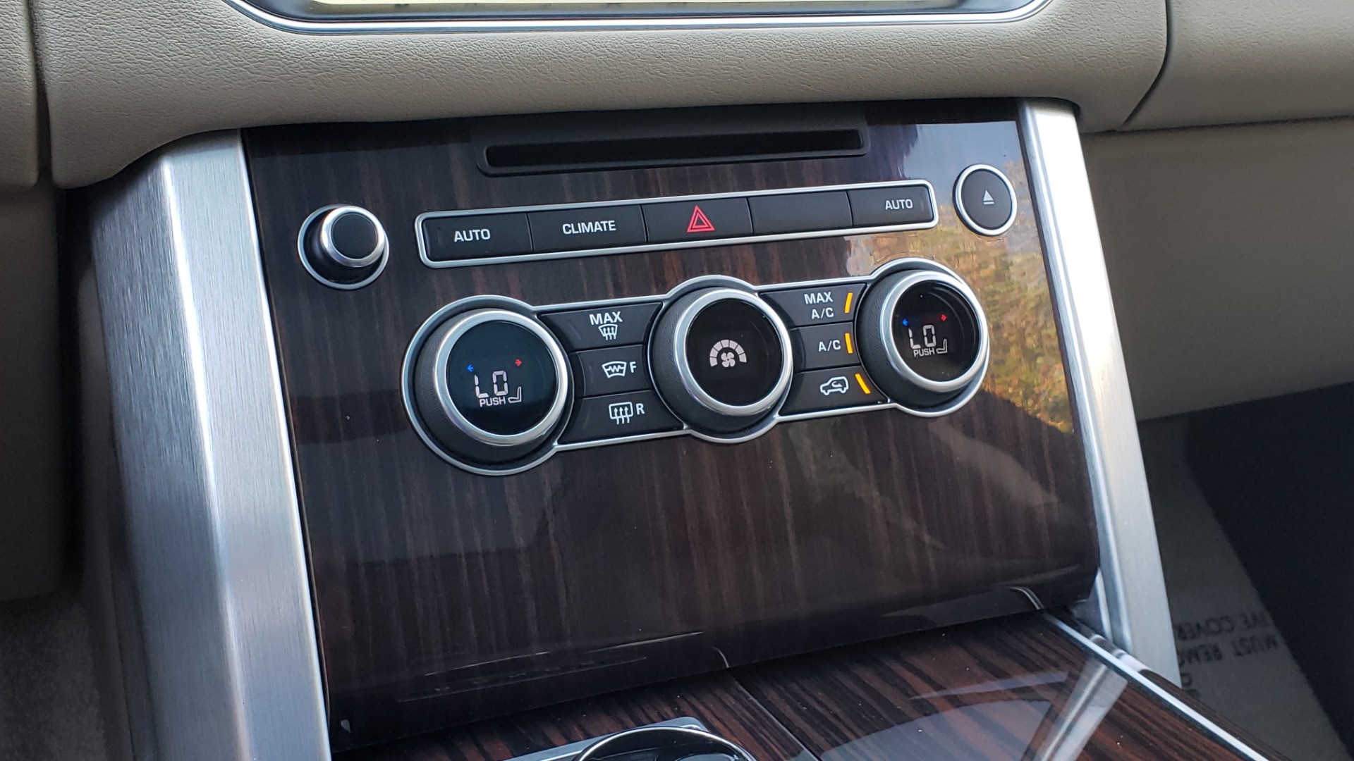 Used 2017 Land Rover RANGE ROVER SE / 4WD / SC V6 / NAV / DRIVE PKG / PANO-ROOF / REARVIEW for sale Sold at Formula Imports in Charlotte NC 28227 57