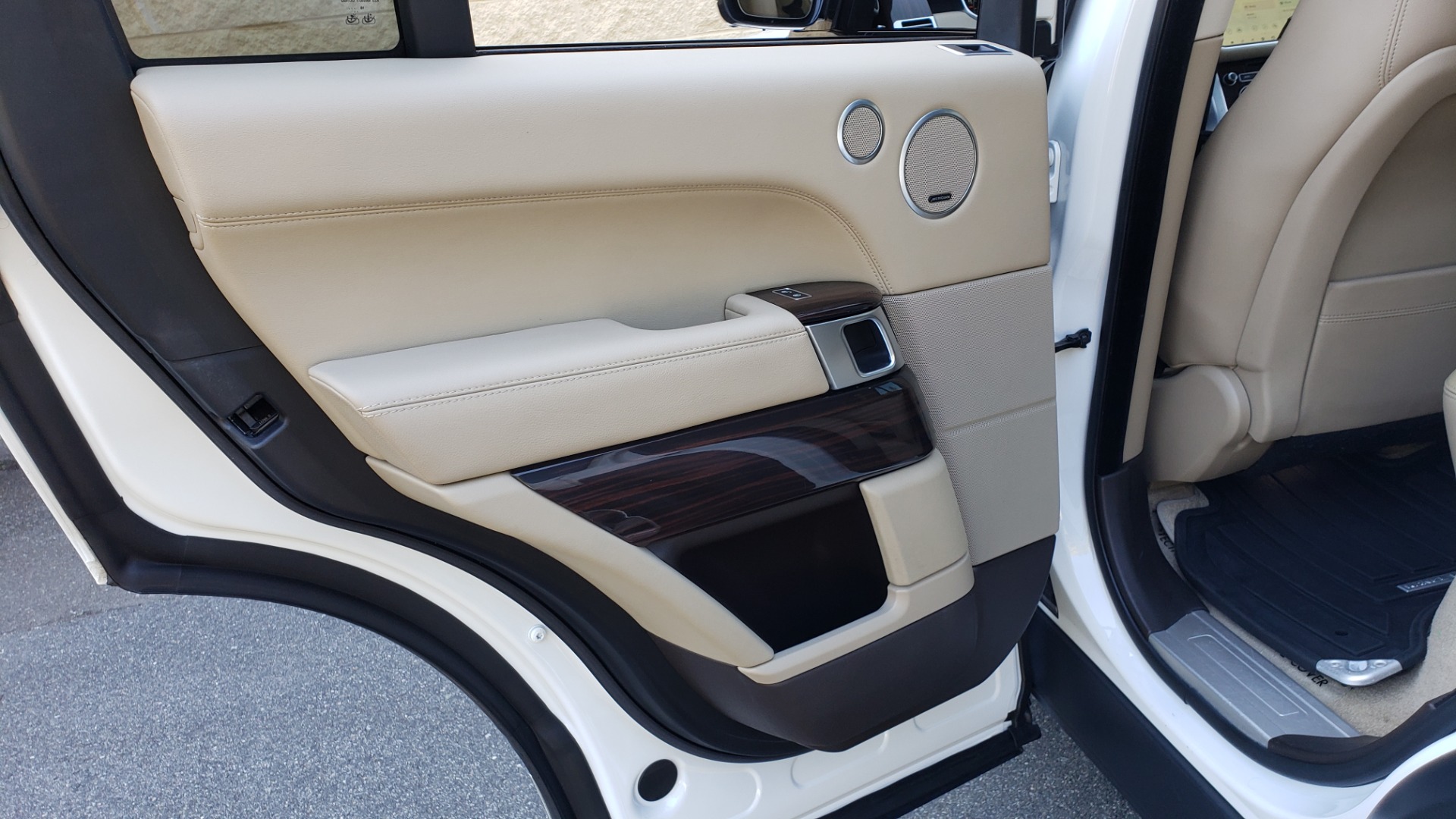 Used 2017 Land Rover RANGE ROVER SE / 4WD / SC V6 / NAV / DRIVE PKG / PANO-ROOF / REARVIEW for sale Sold at Formula Imports in Charlotte NC 28227 66