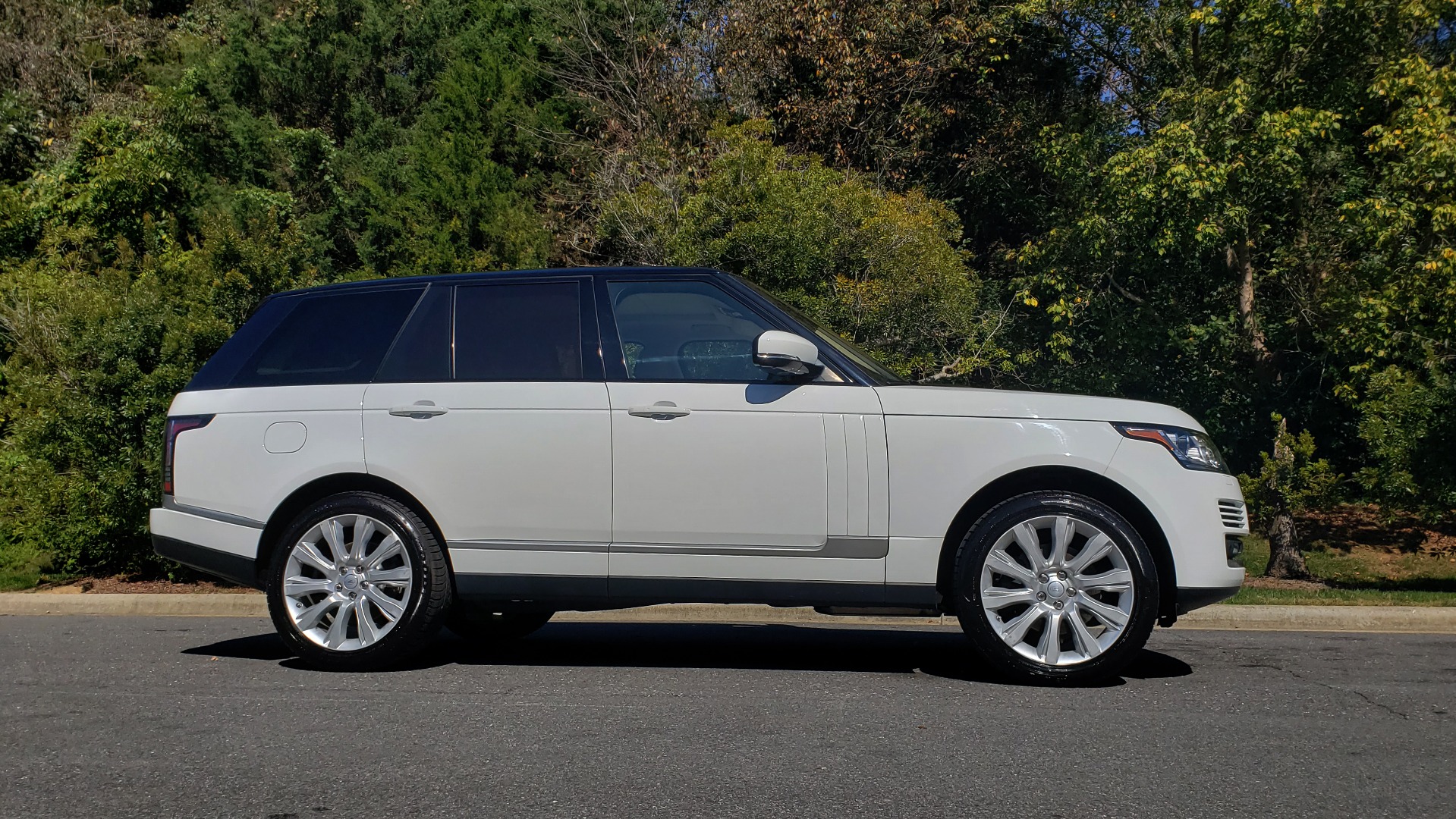 Used 2017 Land Rover RANGE ROVER SE / 4WD / SC V6 / NAV / DRIVE PKG / PANO-ROOF / REARVIEW for sale Sold at Formula Imports in Charlotte NC 28227 7