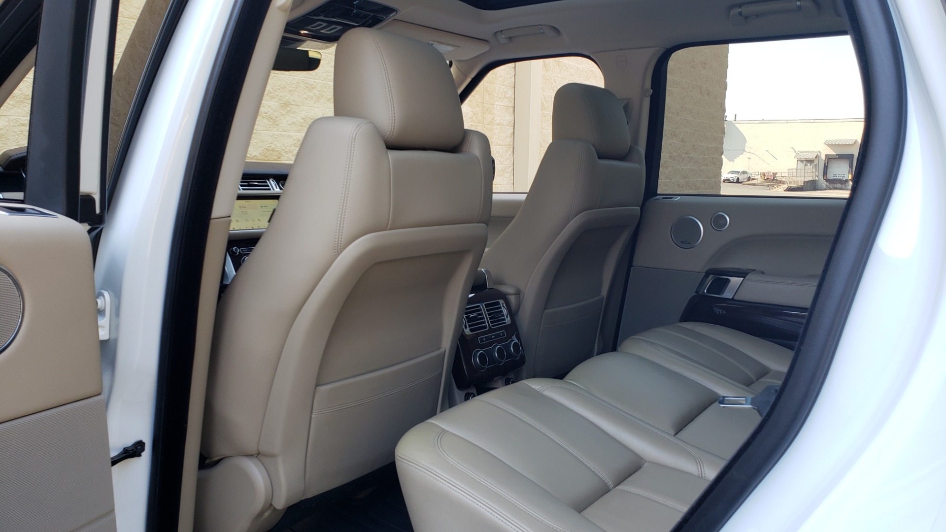 Used 2017 Land Rover RANGE ROVER SE / 4WD / SC V6 / NAV / DRIVE PKG / PANO-ROOF / REARVIEW for sale Sold at Formula Imports in Charlotte NC 28227 70