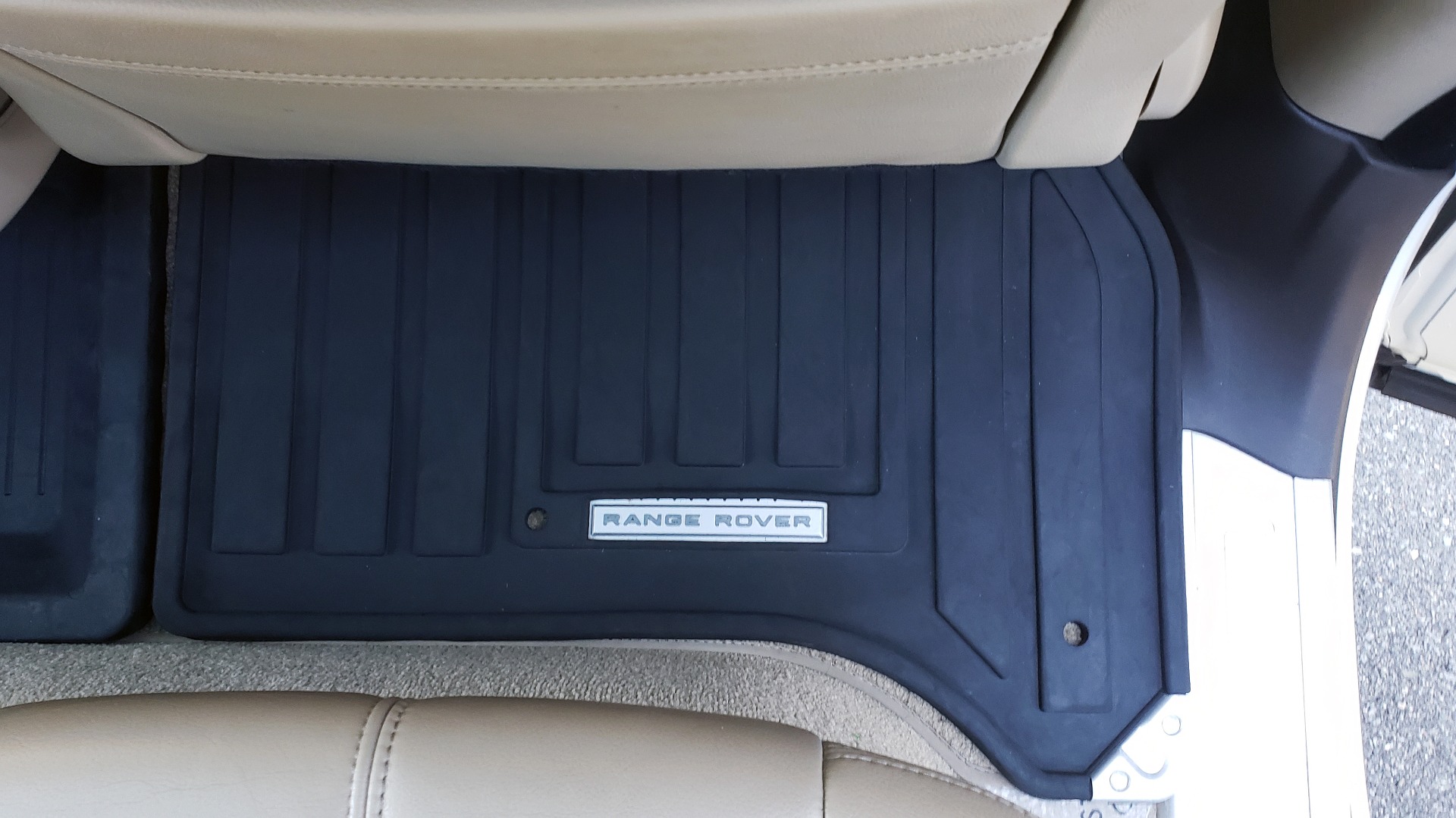 Used 2017 Land Rover RANGE ROVER SE / 4WD / SC V6 / NAV / DRIVE PKG / PANO-ROOF / REARVIEW for sale Sold at Formula Imports in Charlotte NC 28227 86