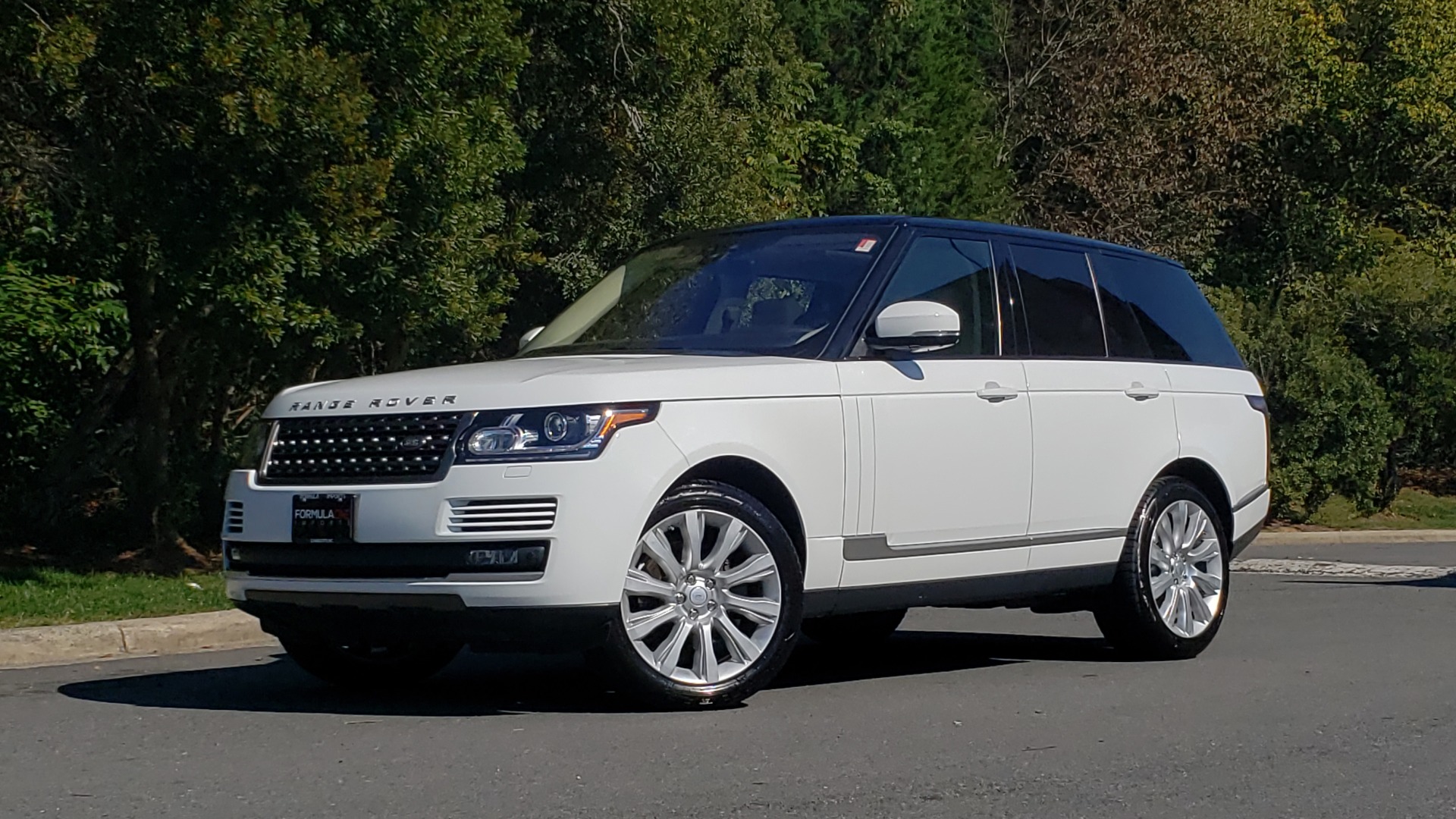 Used 2017 Land Rover RANGE ROVER SE / 4WD / SC V6 / NAV / DRIVE PKG / PANO-ROOF / REARVIEW for sale Sold at Formula Imports in Charlotte NC 28227 1