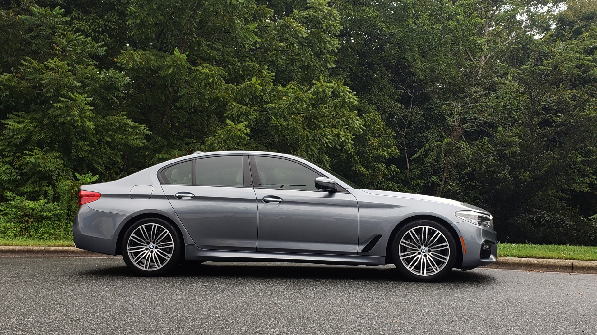 Used 2017 BMW 5 SERIES 530I M-SPORT / PREM PKG / DRVR ASST PLUS / LIGHTING / PREM SND for sale Sold at Formula Imports in Charlotte NC 28227 5