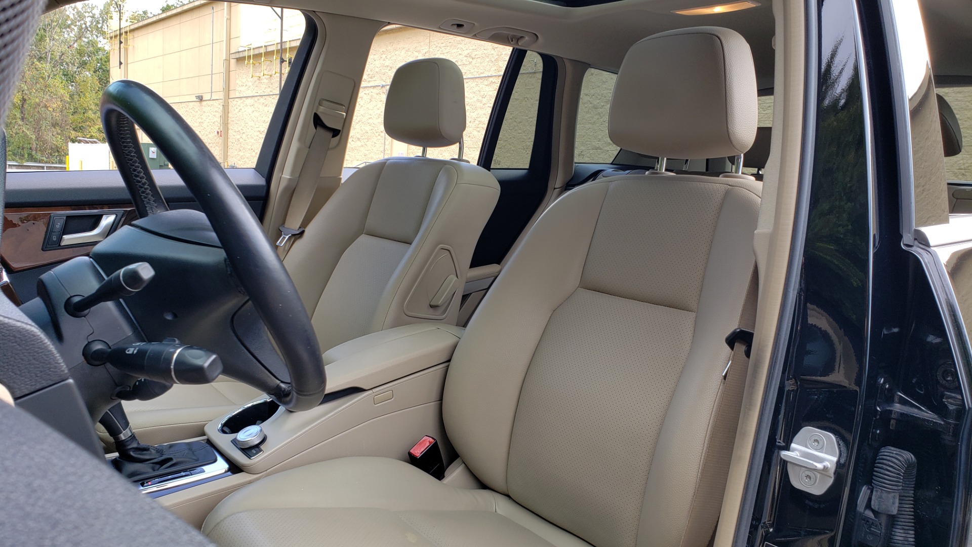Used 2012 Mercedes-Benz GLK-CLASS GLK 350 4MATIC / PREM PKG / SUNROOF / KEYLESS-GO / NAV / REARVIEW for sale Sold at Formula Imports in Charlotte NC 28227 38