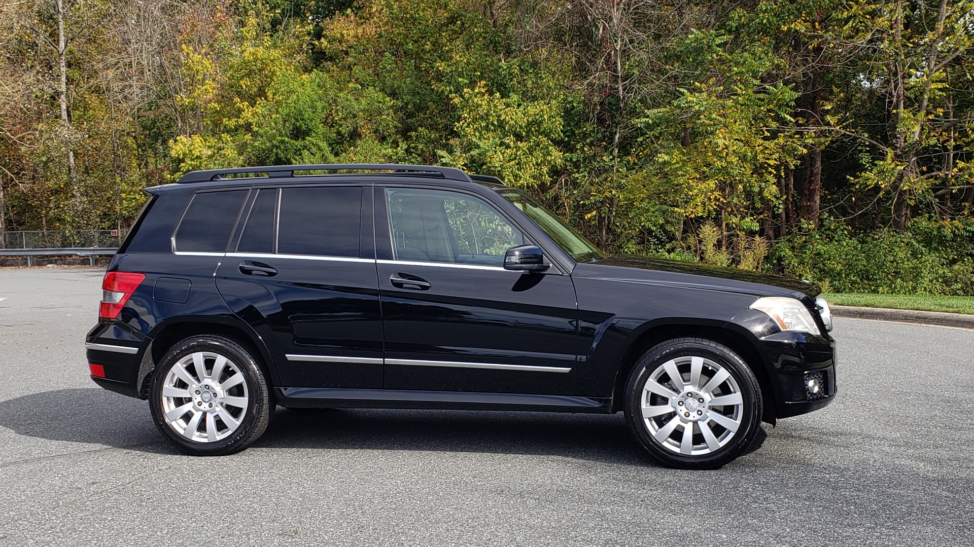Used 2012 Mercedes-Benz GLK-CLASS GLK 350 4MATIC / PREM PKG / SUNROOF / KEYLESS-GO / NAV / REARVIEW for sale Sold at Formula Imports in Charlotte NC 28227 5