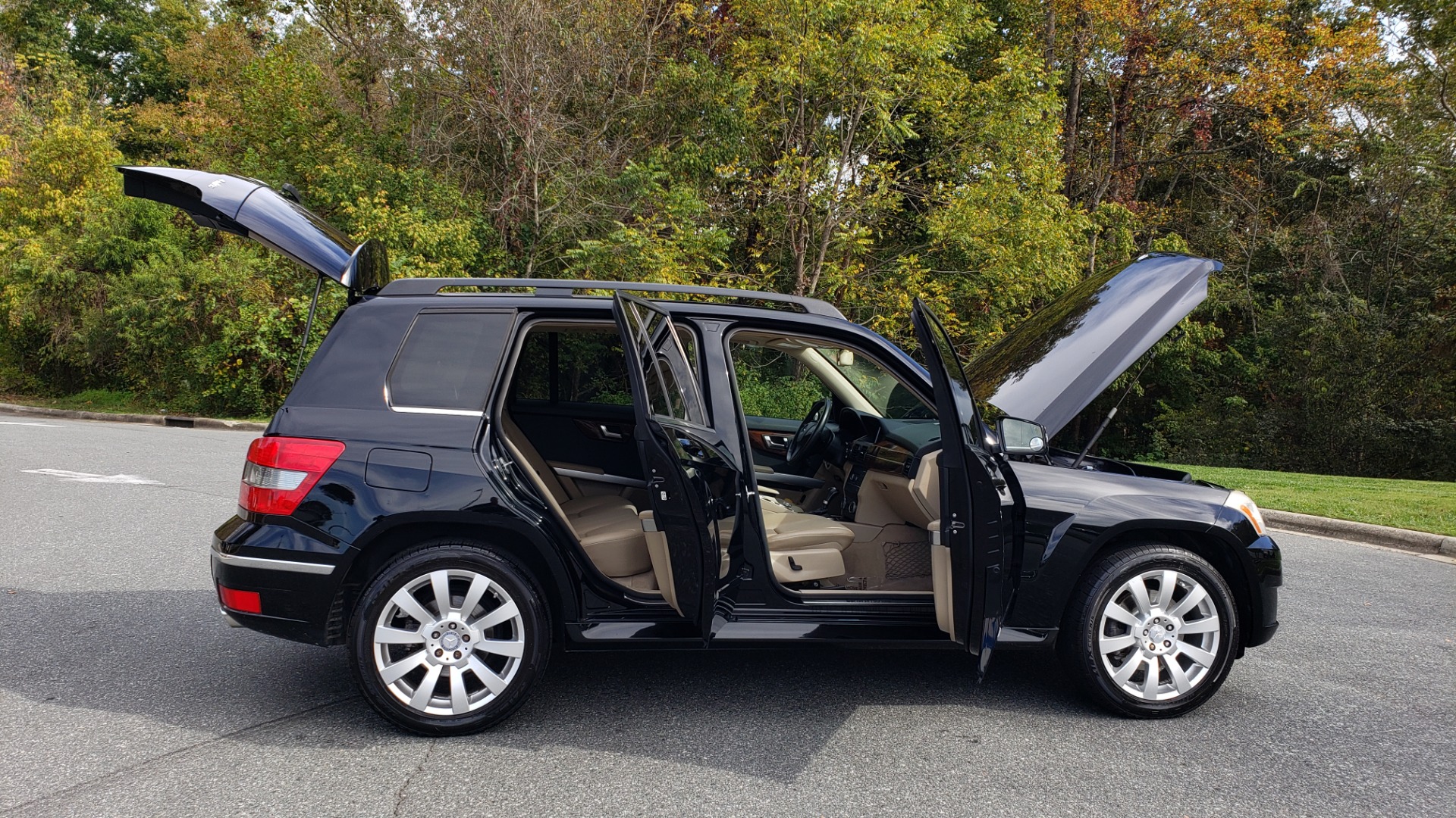 Used 2012 Mercedes-Benz GLK-CLASS GLK 350 4MATIC / PREM PKG / SUNROOF / KEYLESS-GO / NAV / REARVIEW for sale Sold at Formula Imports in Charlotte NC 28227 9