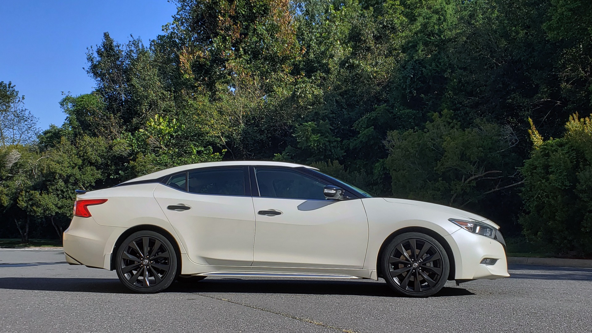 Used 2016 Nissan MAXIMA 3.5 SR / NAV / BOSE / VENT STS / CVT / REARVIEW for sale Sold at Formula Imports in Charlotte NC 28227 11