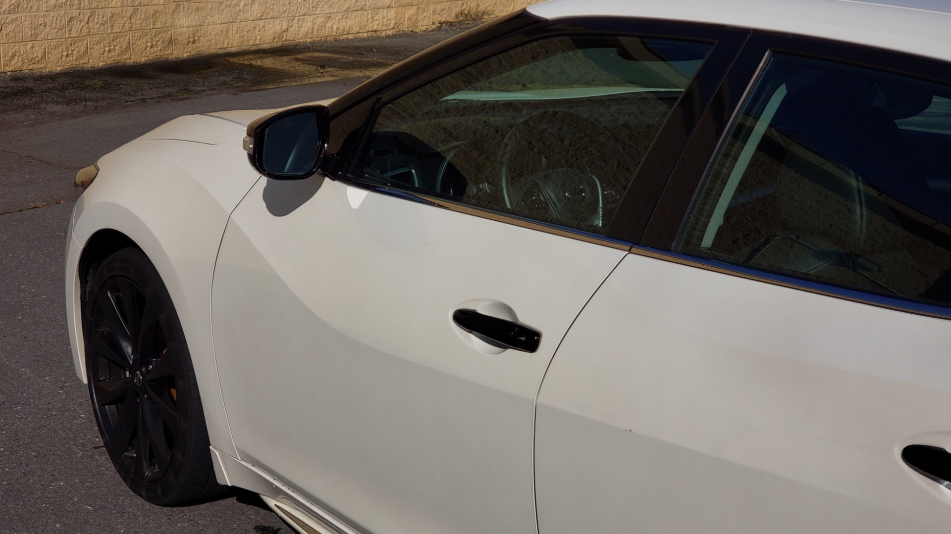 Used 2016 Nissan MAXIMA 3.5 SR / NAV / BOSE / VENT STS / CVT / REARVIEW for sale Sold at Formula Imports in Charlotte NC 28227 4