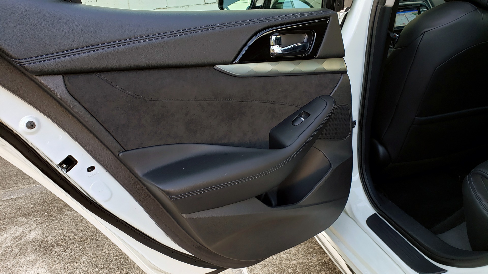 Used 2016 Nissan MAXIMA 3.5 SR / NAV / BOSE / VENT STS / CVT / REARVIEW for sale Sold at Formula Imports in Charlotte NC 28227 56
