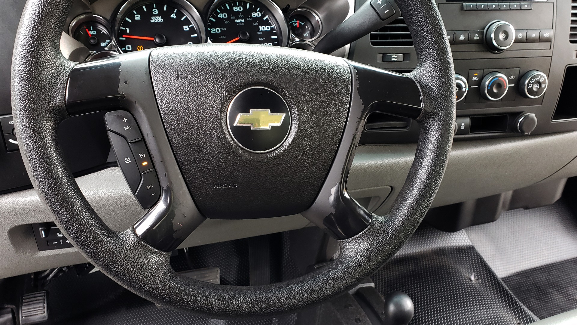 Used 2013 Chevrolet SILVERADO 2500HD WORK TRUCK 4WD / 6.0L V8 / AUTO / TOOL BOX / CLEAN for sale Sold at Formula Imports in Charlotte NC 28227 36