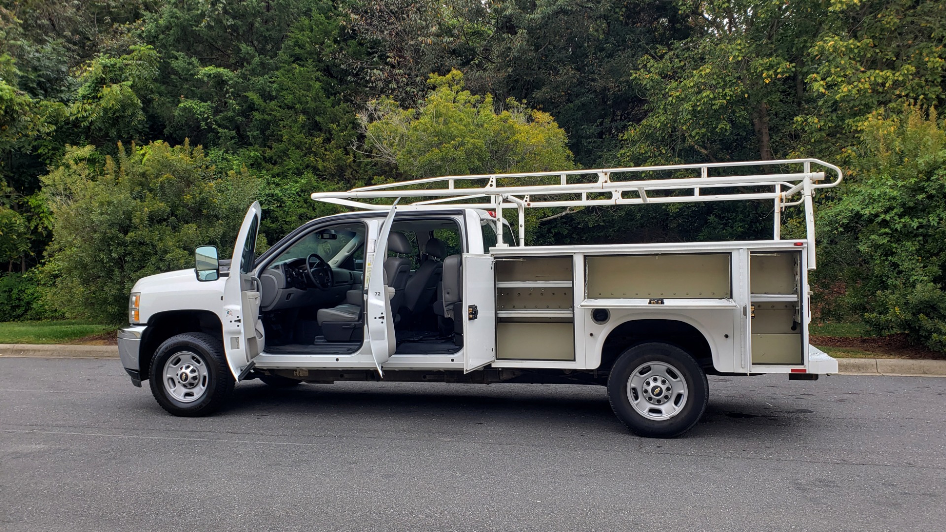 Used 2013 Chevrolet SILVERADO 2500HD WORK TRUCK 4WD / 6.0L V8 / AUTO / TOOL BOX / CLEAN for sale Sold at Formula Imports in Charlotte NC 28227 4