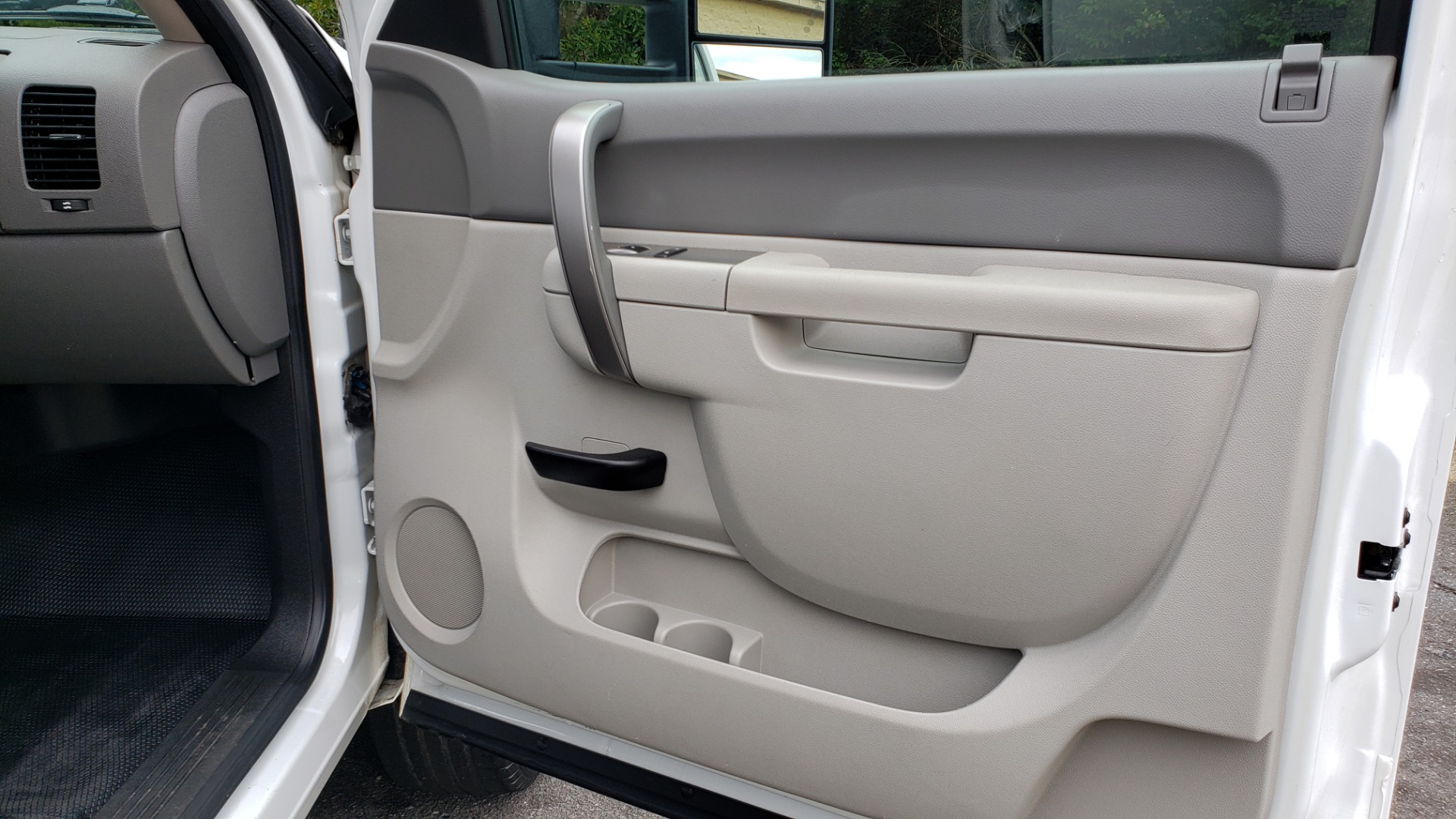 Used 2013 Chevrolet SILVERADO 2500HD WORK TRUCK 4WD / 6.0L V8 / AUTO / TOOL BOX / CLEAN for sale Sold at Formula Imports in Charlotte NC 28227 56