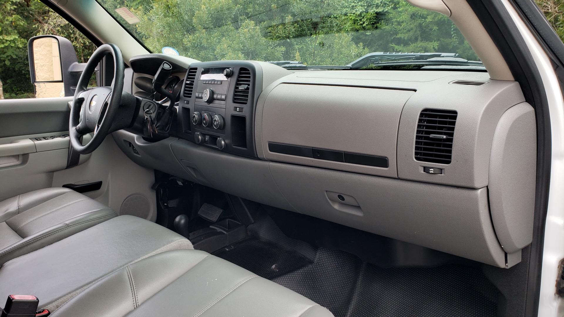 Used 2013 Chevrolet SILVERADO 2500HD WORK TRUCK 4WD / 6.0L V8 / AUTO / TOOL BOX / CLEAN for sale Sold at Formula Imports in Charlotte NC 28227 60