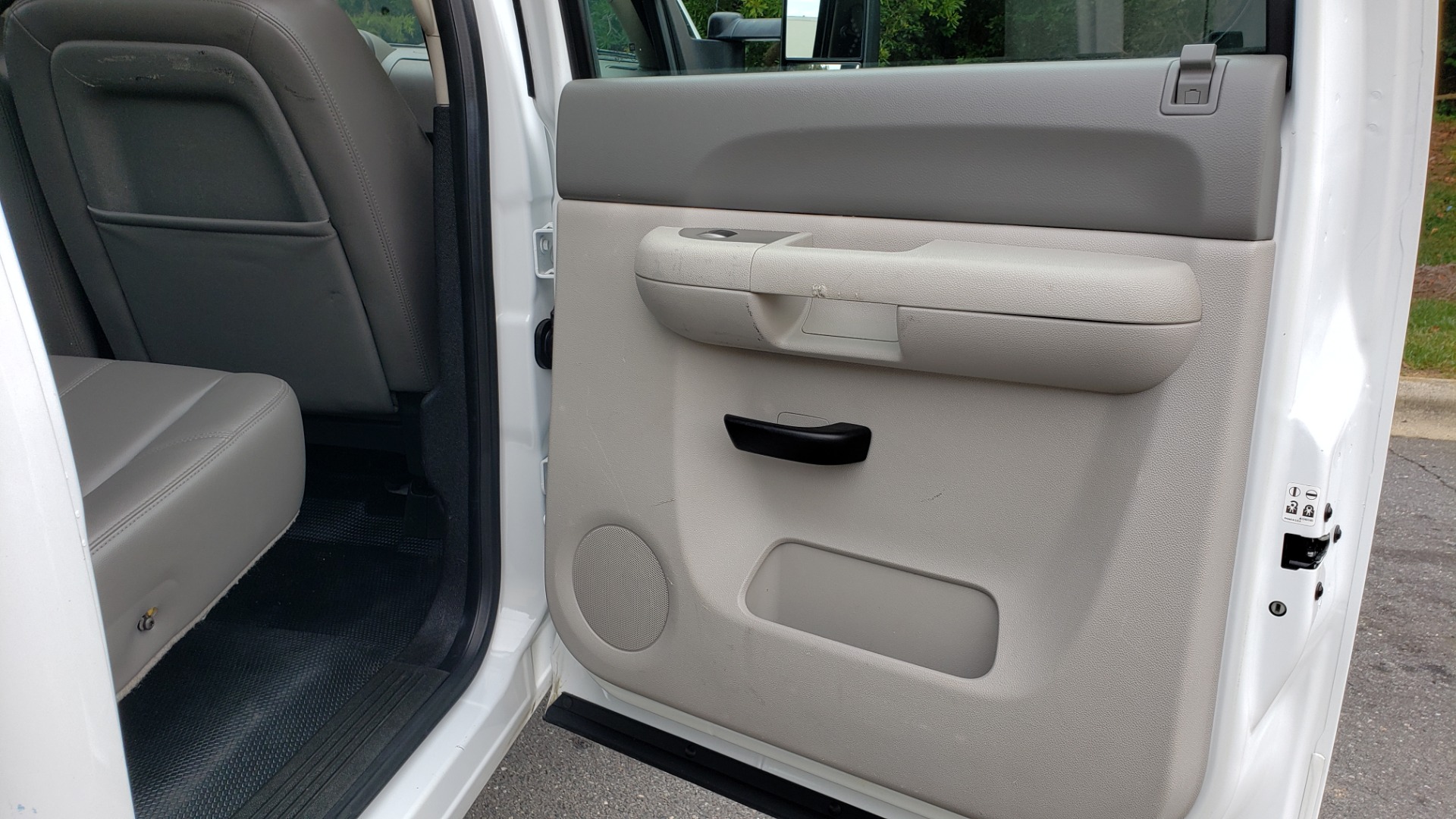 Used 2013 Chevrolet SILVERADO 2500HD WORK TRUCK 4WD / 6.0L V8 / AUTO / TOOL BOX / CLEAN for sale Sold at Formula Imports in Charlotte NC 28227 61