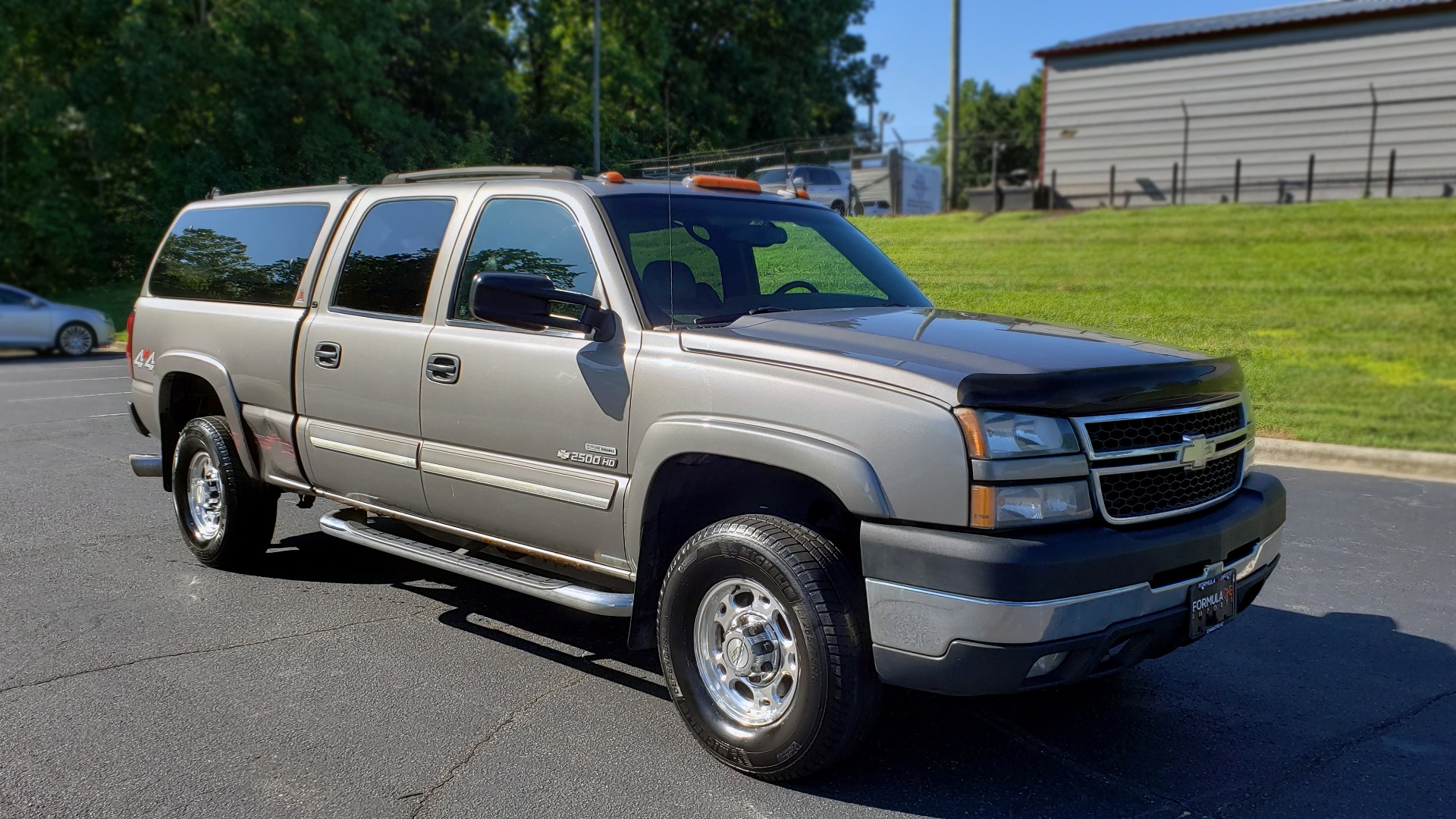 Used 2007 Chevrolet SILVERADO 2500HD CLASSIC LT3 CREWCAB / 4WD / 6.6L DURAMAX / SUNROOF / BOSE / CAMPER SHELL for sale Sold at Formula Imports in Charlotte NC 28227 3