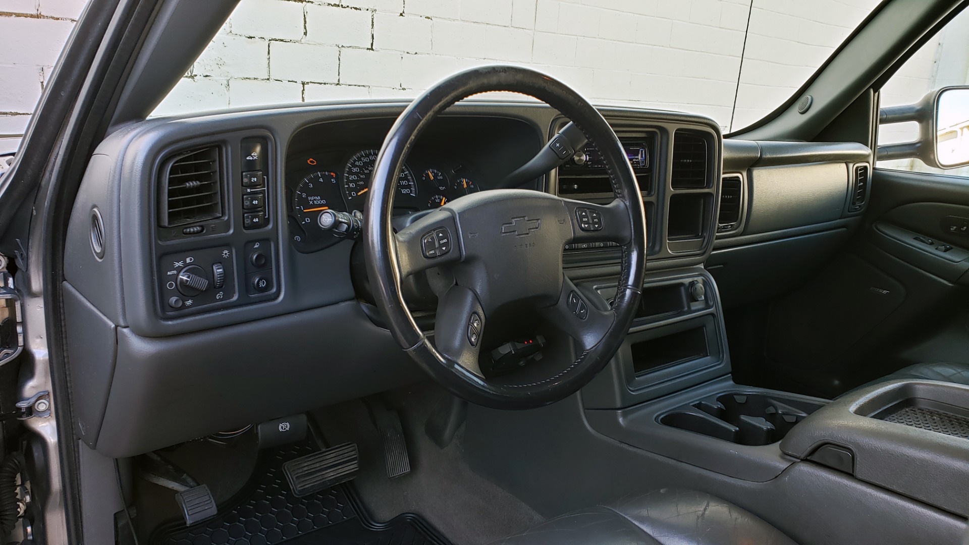 Used 2007 Chevrolet SILVERADO 2500HD CLASSIC LT3 CREWCAB / 4WD / 6.6L DURAMAX / SUNROOF / BOSE / CAMPER SHELL for sale Sold at Formula Imports in Charlotte NC 28227 34