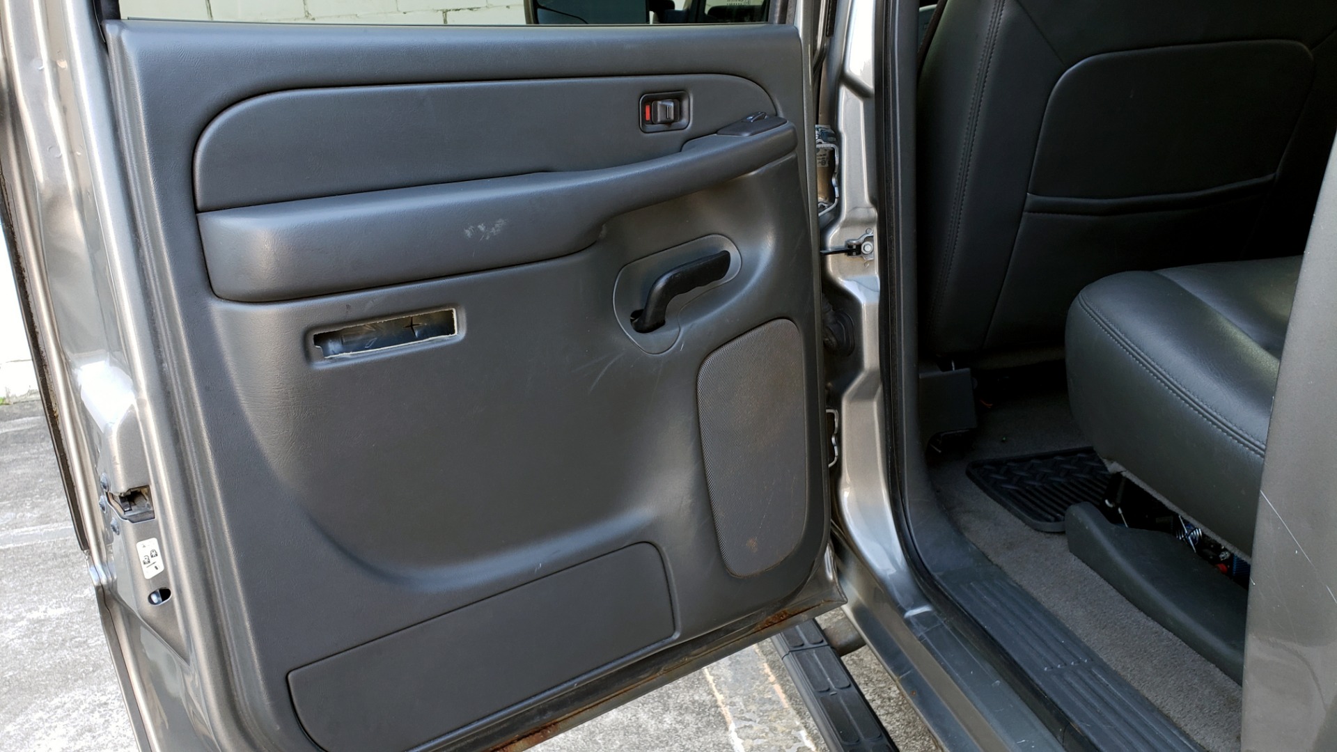 Used 2007 Chevrolet SILVERADO 2500HD CLASSIC LT3 CREWCAB / 4WD / 6.6L DURAMAX / SUNROOF / BOSE / CAMPER SHELL for sale Sold at Formula Imports in Charlotte NC 28227 48
