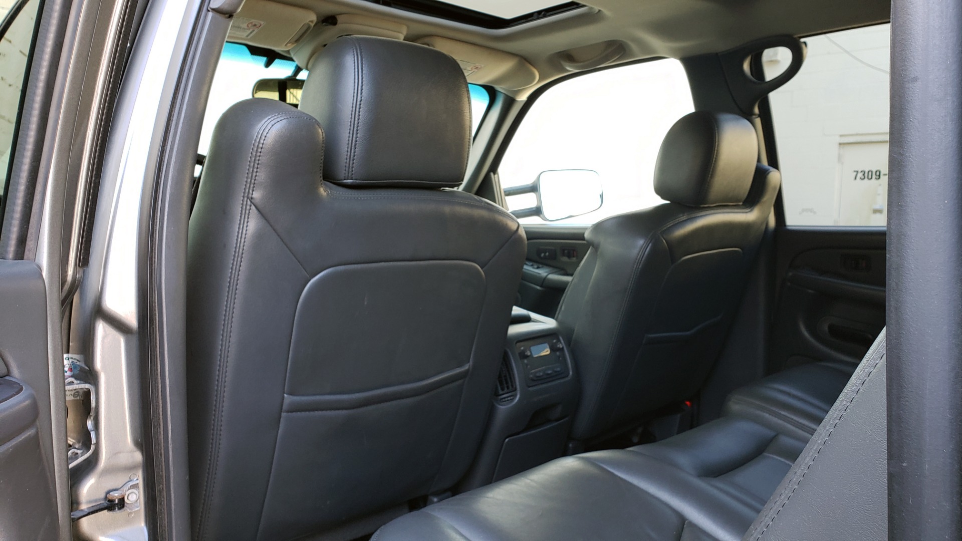 Used 2007 Chevrolet SILVERADO 2500HD CLASSIC LT3 CREWCAB / 4WD / 6.6L DURAMAX / SUNROOF / BOSE / CAMPER SHELL for sale Sold at Formula Imports in Charlotte NC 28227 51