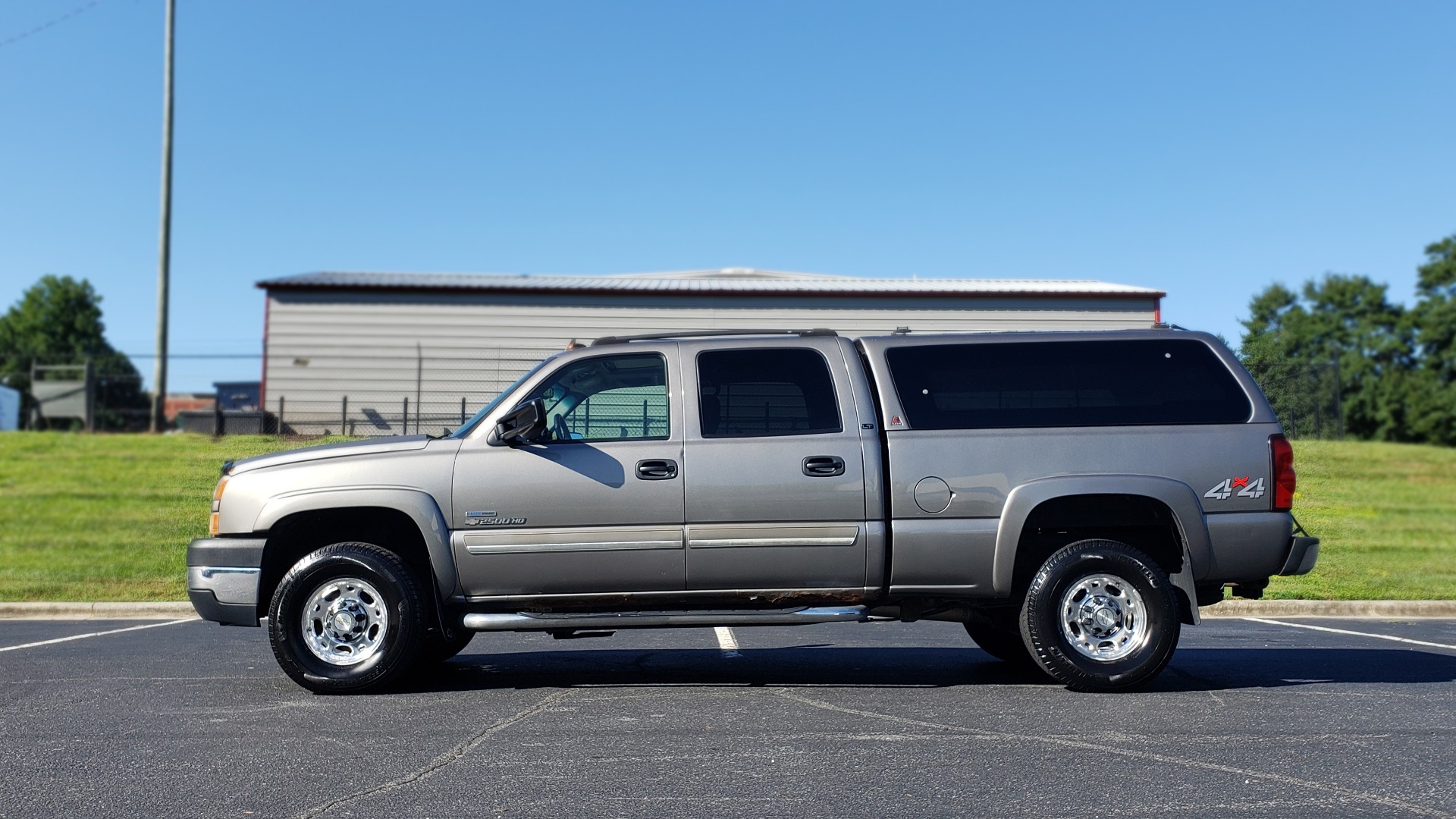 Used 2007 Chevrolet SILVERADO 2500HD CLASSIC LT3 CREWCAB / 4WD / 6.6L DURAMAX / SUNROOF / BOSE / CAMPER SHELL for sale Sold at Formula Imports in Charlotte NC 28227 6