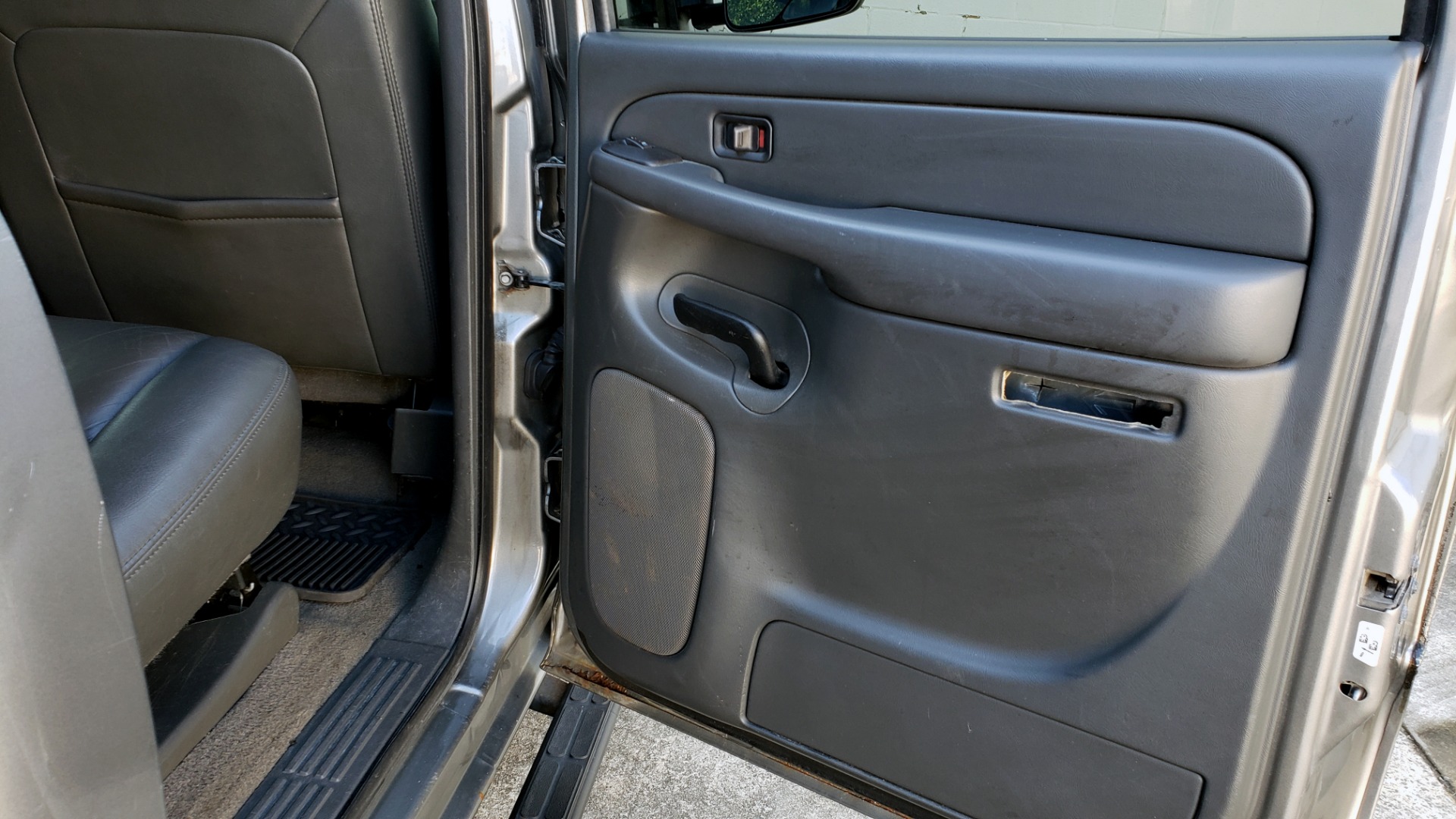 Used 2007 Chevrolet SILVERADO 2500HD CLASSIC LT3 CREWCAB / 4WD / 6.6L DURAMAX / SUNROOF / BOSE / CAMPER SHELL for sale Sold at Formula Imports in Charlotte NC 28227 61
