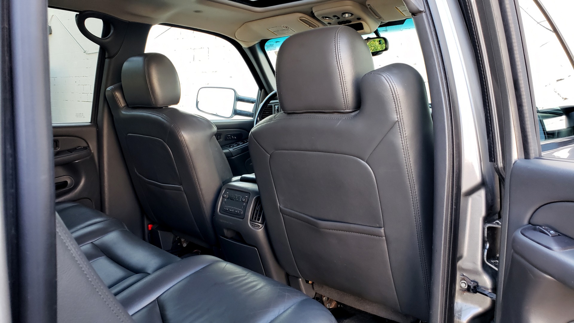 Used 2007 Chevrolet SILVERADO 2500HD CLASSIC LT3 CREWCAB / 4WD / 6.6L DURAMAX / SUNROOF / BOSE / CAMPER SHELL for sale Sold at Formula Imports in Charlotte NC 28227 67