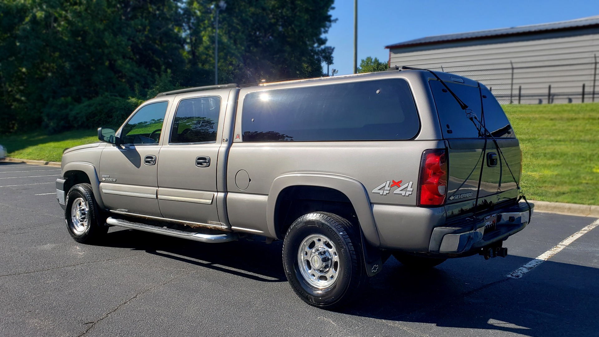 Used 2007 Chevrolet SILVERADO 2500HD CLASSIC LT3 CREWCAB / 4WD / 6.6L DURAMAX / SUNROOF / BOSE / CAMPER SHELL for sale Sold at Formula Imports in Charlotte NC 28227 7