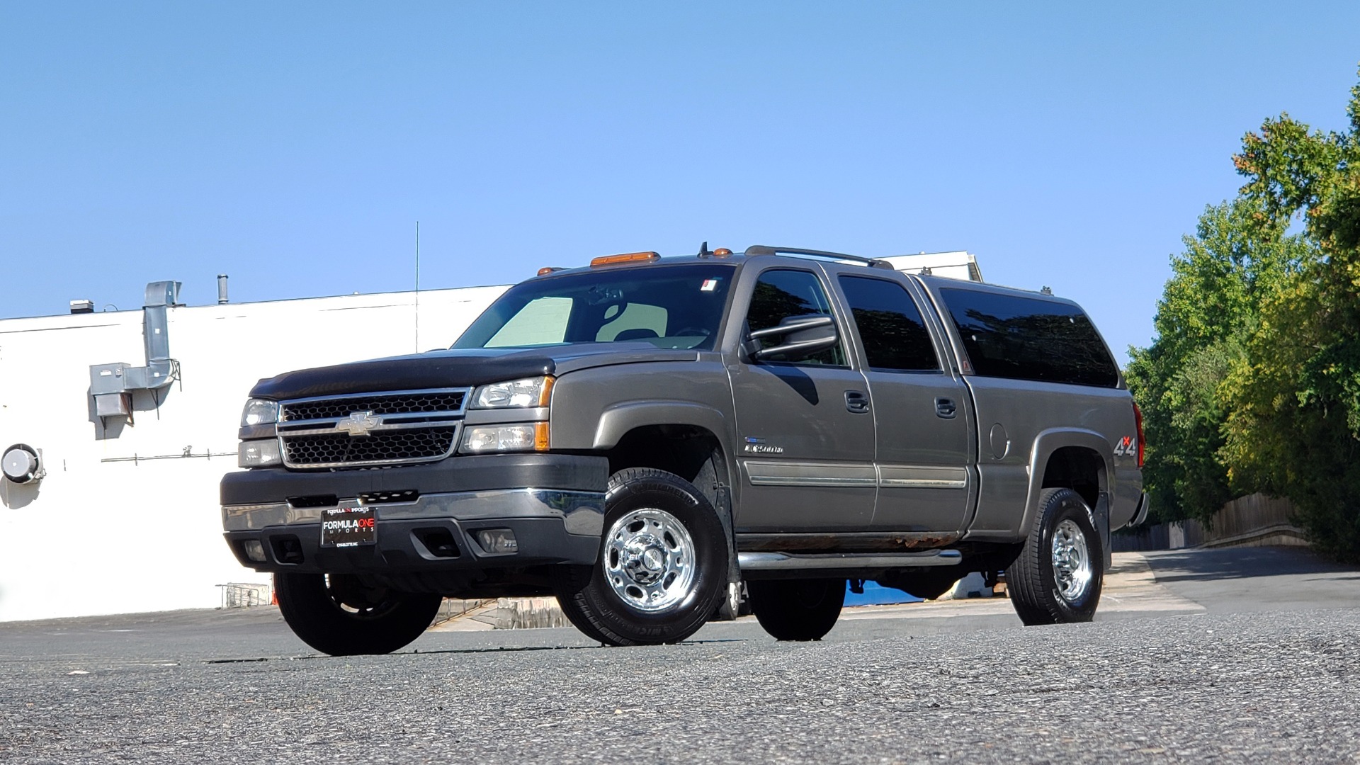 Used 2007 Chevrolet SILVERADO 2500HD CLASSIC LT3 CREWCAB / 4WD / 6.6L DURAMAX / SUNROOF / BOSE / CAMPER SHELL for sale Sold at Formula Imports in Charlotte NC 28227 1