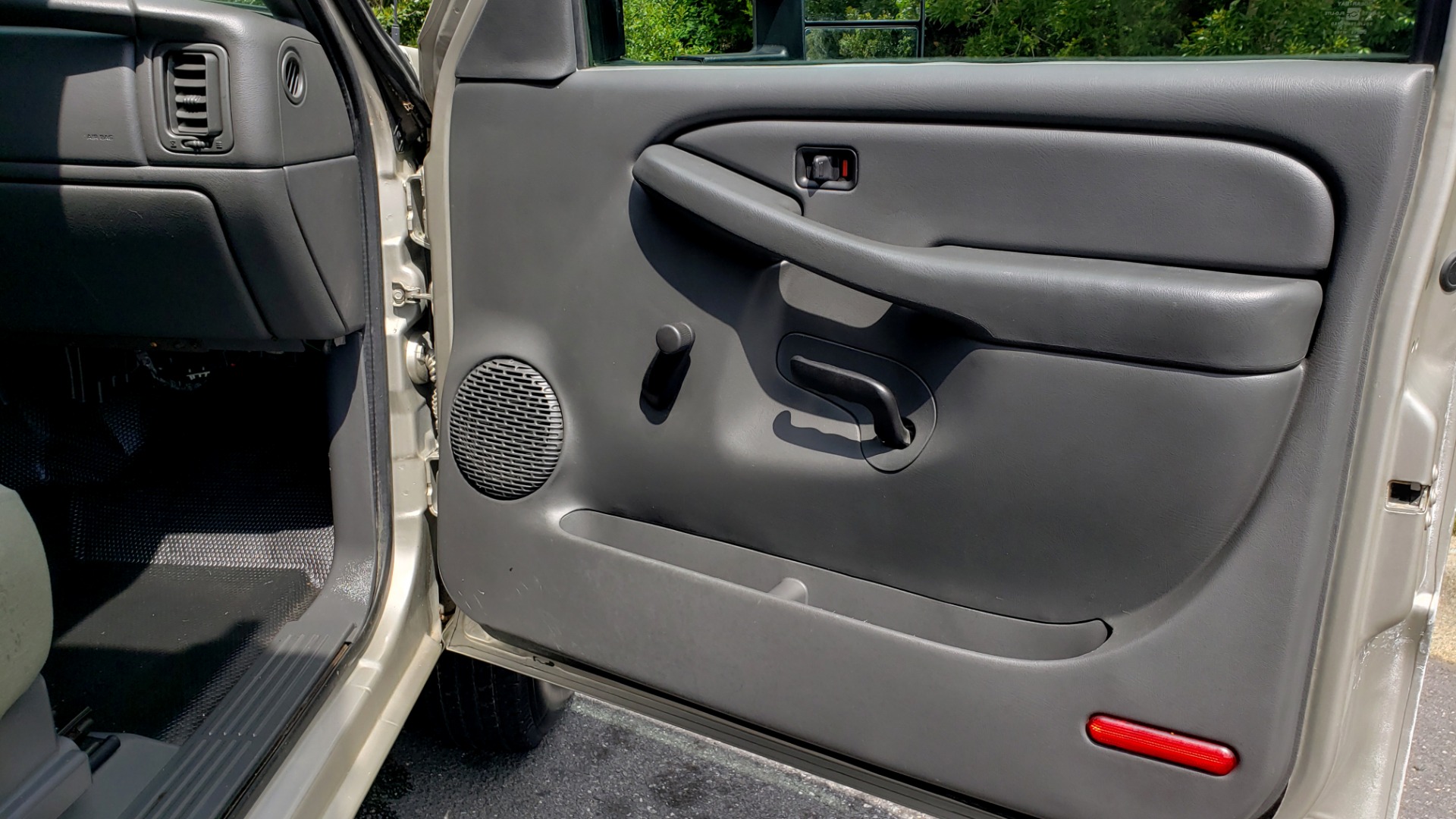 Used 2005 Chevrolet SILVERADO 3500 DRW / 4WD / REG CAB / 6.6L DURAMAX / DOOMSDAY PREPPER for sale Sold at Formula Imports in Charlotte NC 28227 50
