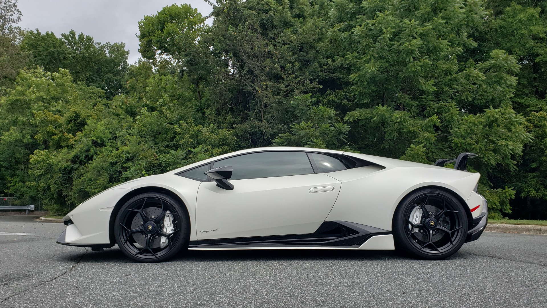 Used 2018 Lamborghini HURACAN PERFORMANTE 5.2L V10 / 630HP / 7-SPD AUTO / AWD / NAV / PREM SND for sale Sold at Formula Imports in Charlotte NC 28227 4
