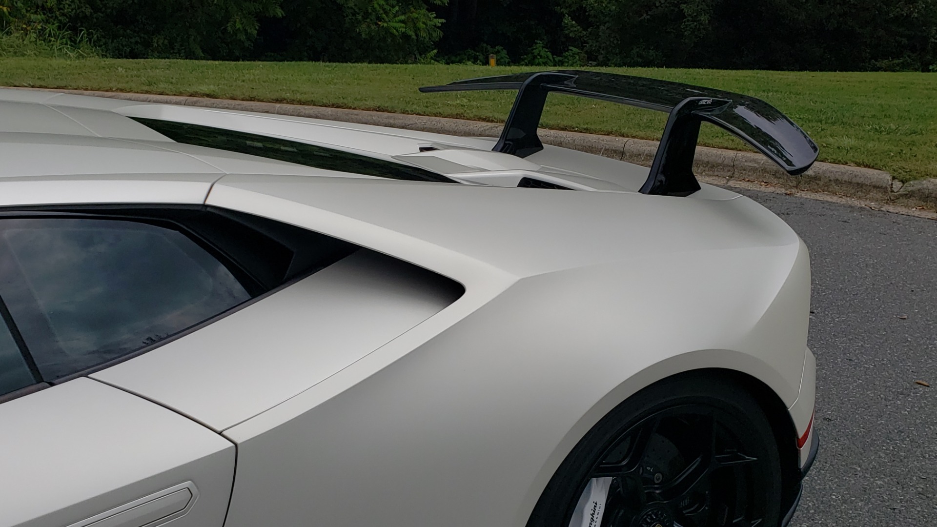 Used 2018 Lamborghini HURACAN PERFORMANTE 5.2L V10 / 630HP / 7-SPD AUTO / AWD / NAV / PREM SND for sale Sold at Formula Imports in Charlotte NC 28227 6