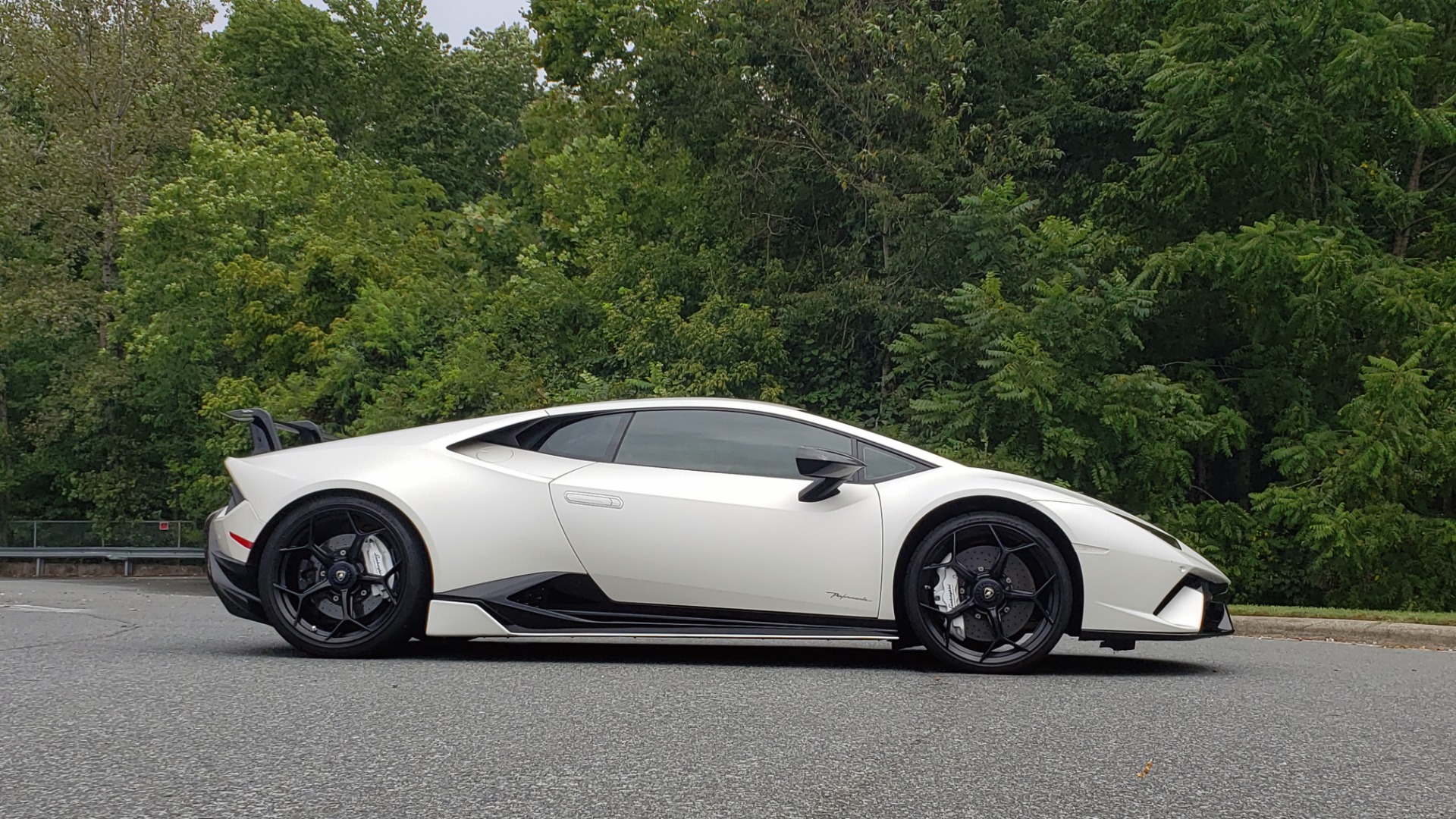 Used 2018 Lamborghini HURACAN PERFORMANTE 5.2L V10 / 630HP / 7-SPD AUTO / AWD / NAV / PREM SND for sale Sold at Formula Imports in Charlotte NC 28227 9