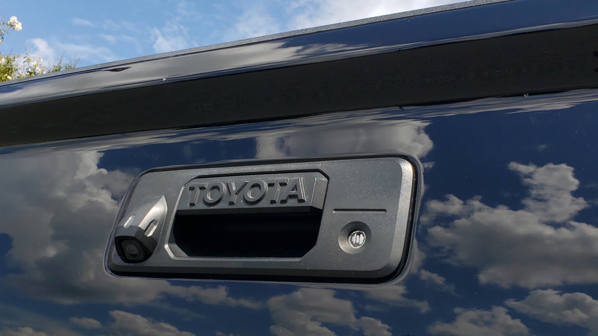 Used 2017 Toyota TUNDRA 4WD SR DOUBLECAB / 4WD / 6.5' BED / V8 / AUTO / REARVIEW for sale Sold at Formula Imports in Charlotte NC 28227 26