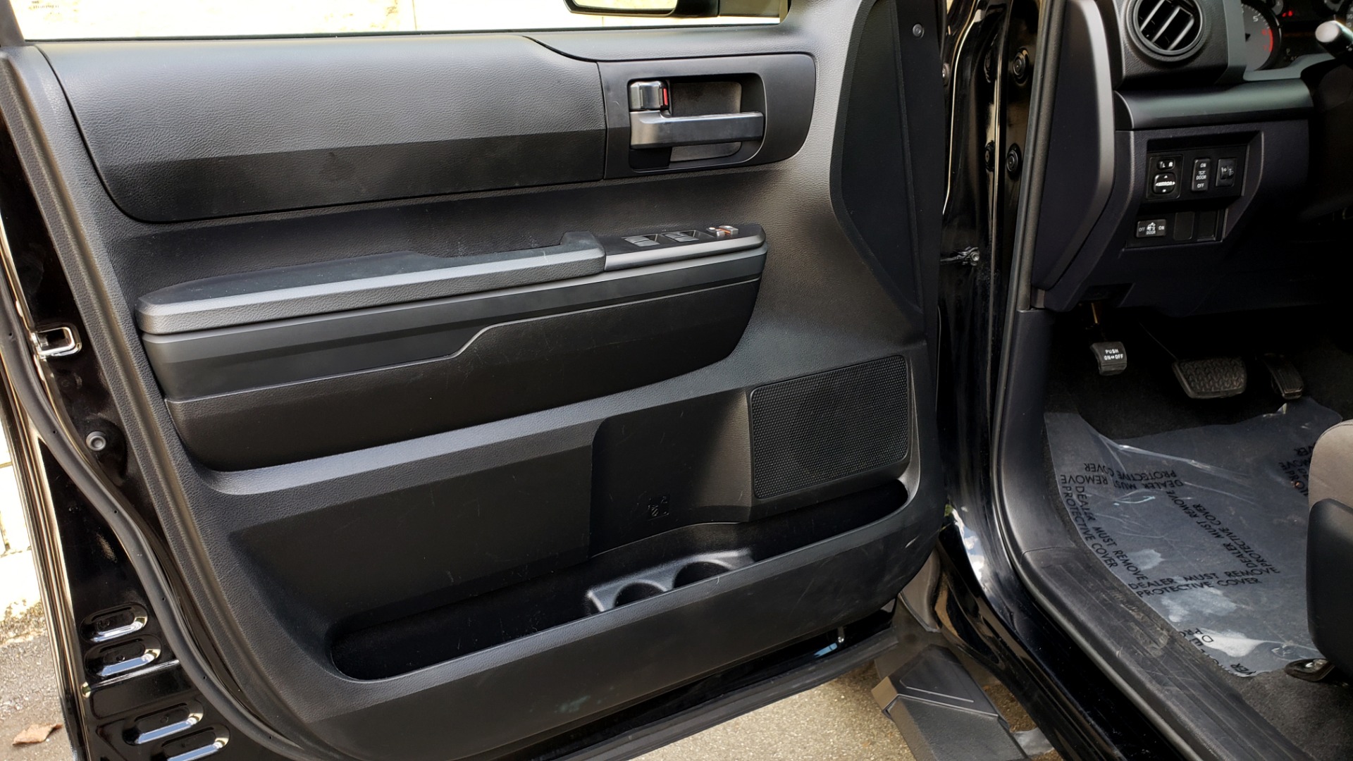 Used 2017 Toyota TUNDRA 4WD SR DOUBLECAB / 4WD / 6.5' BED / V8 / AUTO / REARVIEW for sale Sold at Formula Imports in Charlotte NC 28227 28
