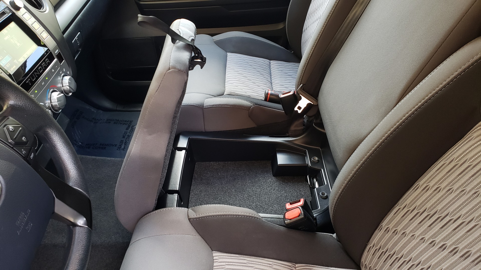 Used 2017 Toyota TUNDRA SR DOUBLECAB / 4WD / 6.5 BED / V8 / AUTO / REARVIEW for sale $33,995 at Formula Imports in Charlotte NC 28227 33